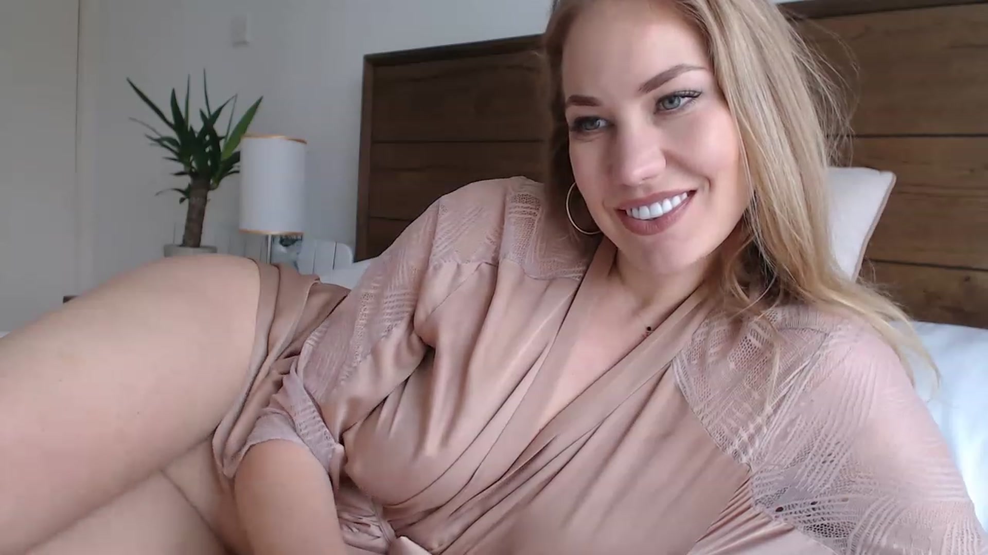 Gallery image thumbnail from MiroNika's myfreecams stream on, 01/08/2023, 15:30 image 11 of 20