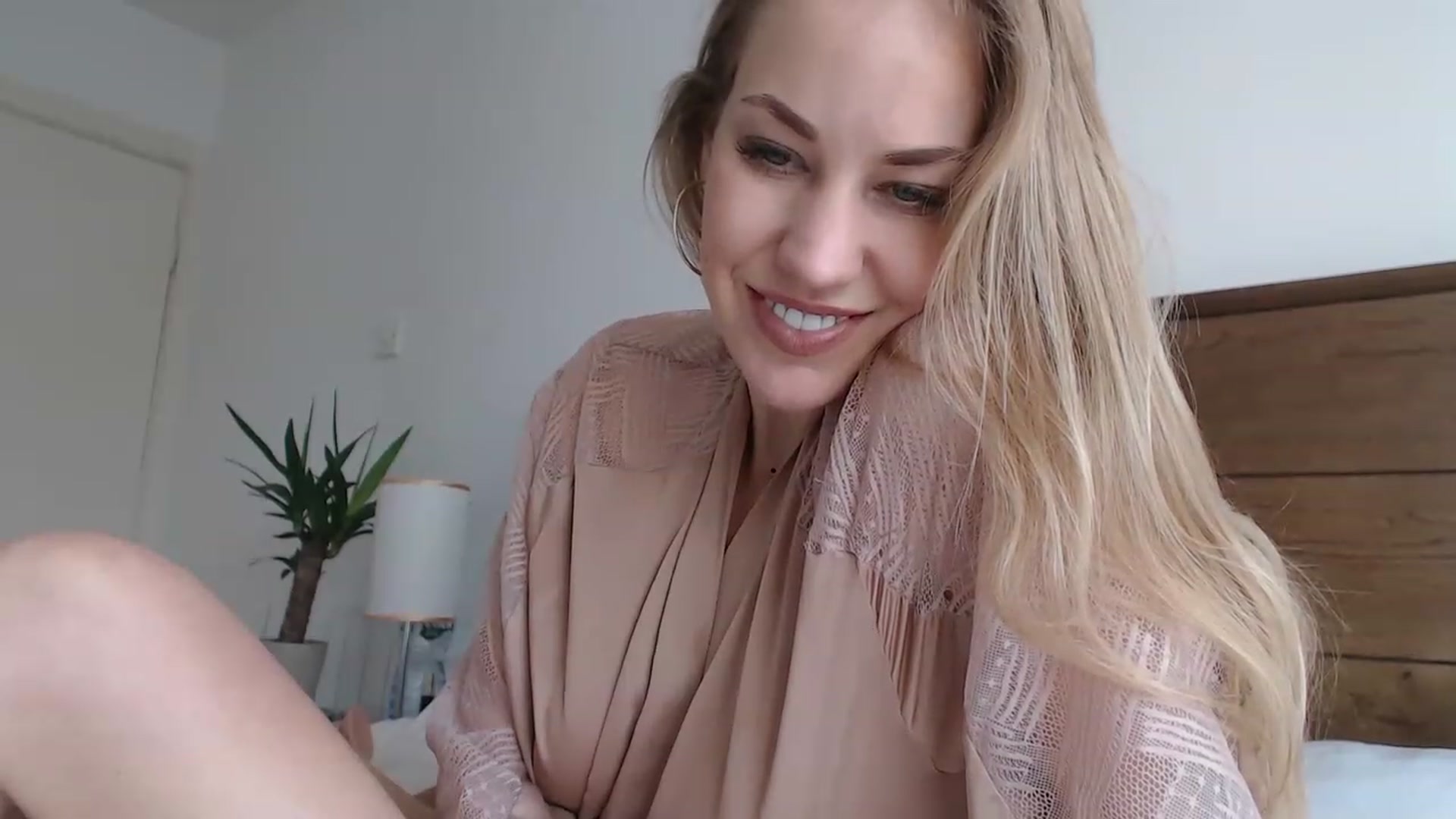 Gallery image thumbnail from MiroNika's myfreecams stream on, 01/08/2023, 15:30 image 10 of 20