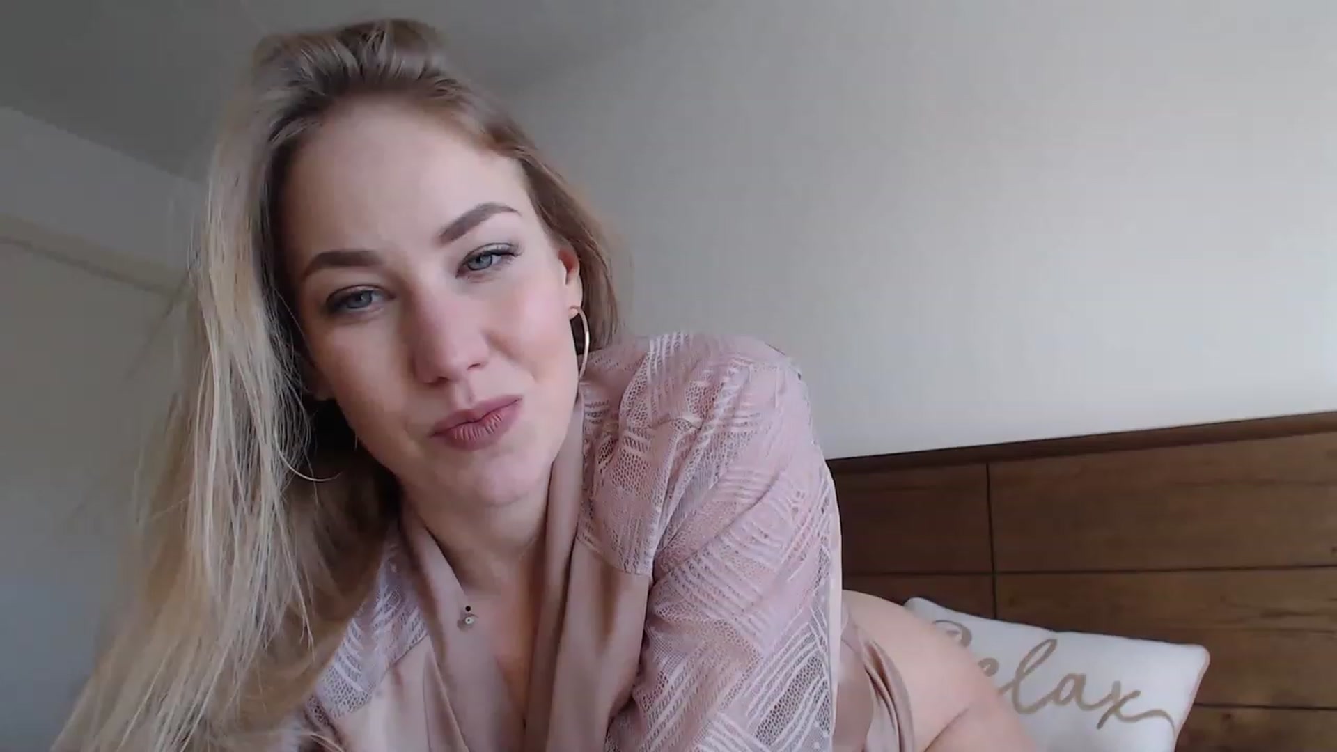 Gallery image thumbnail from MiroNika's myfreecams stream on, 01/18/2023, 14:43 image 6 of 20