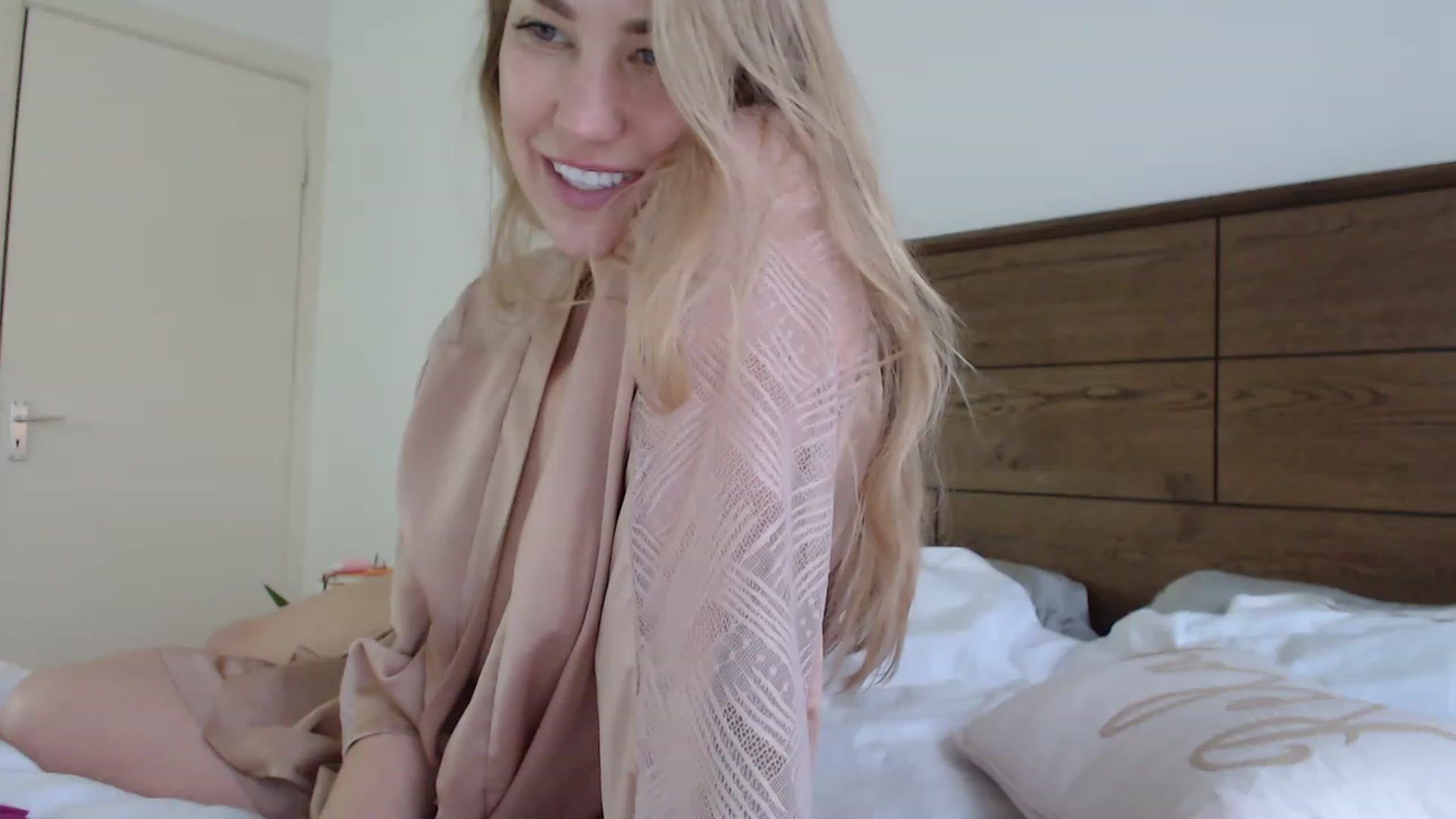 Gallery image thumbnail from MiroNika's myfreecams stream on, 01/22/2023, 16:32 image 11 of 20