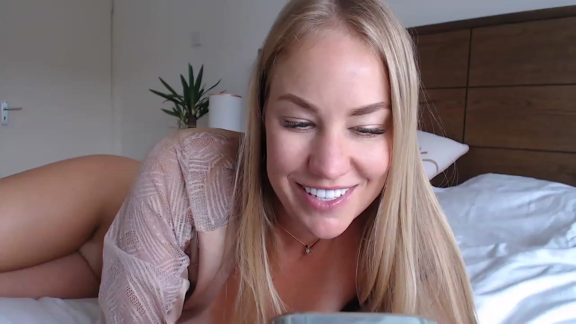 Gallery image thumbnail from MiroNika's myfreecams stream on, 02/14/2023, 15:24 image 6 of 20