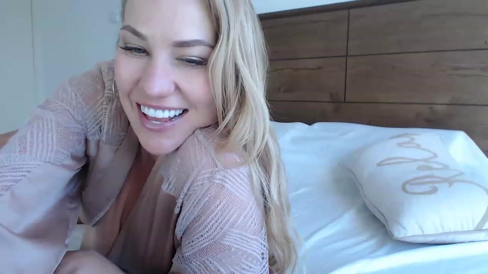 Gallery image thumbnail from MiroNika's myfreecams stream on, 02/22/2023, 15:59 image 12 of 20