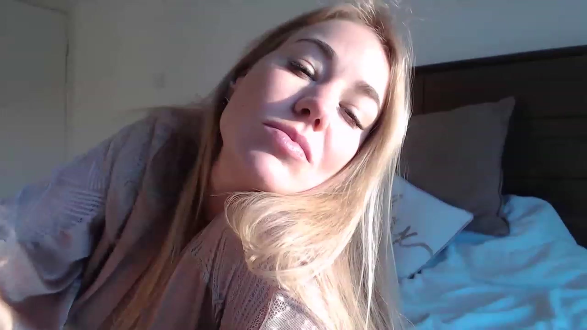 Gallery image thumbnail from MiroNika's myfreecams stream on, 03/10/2023, 18:01 image 10 of 20