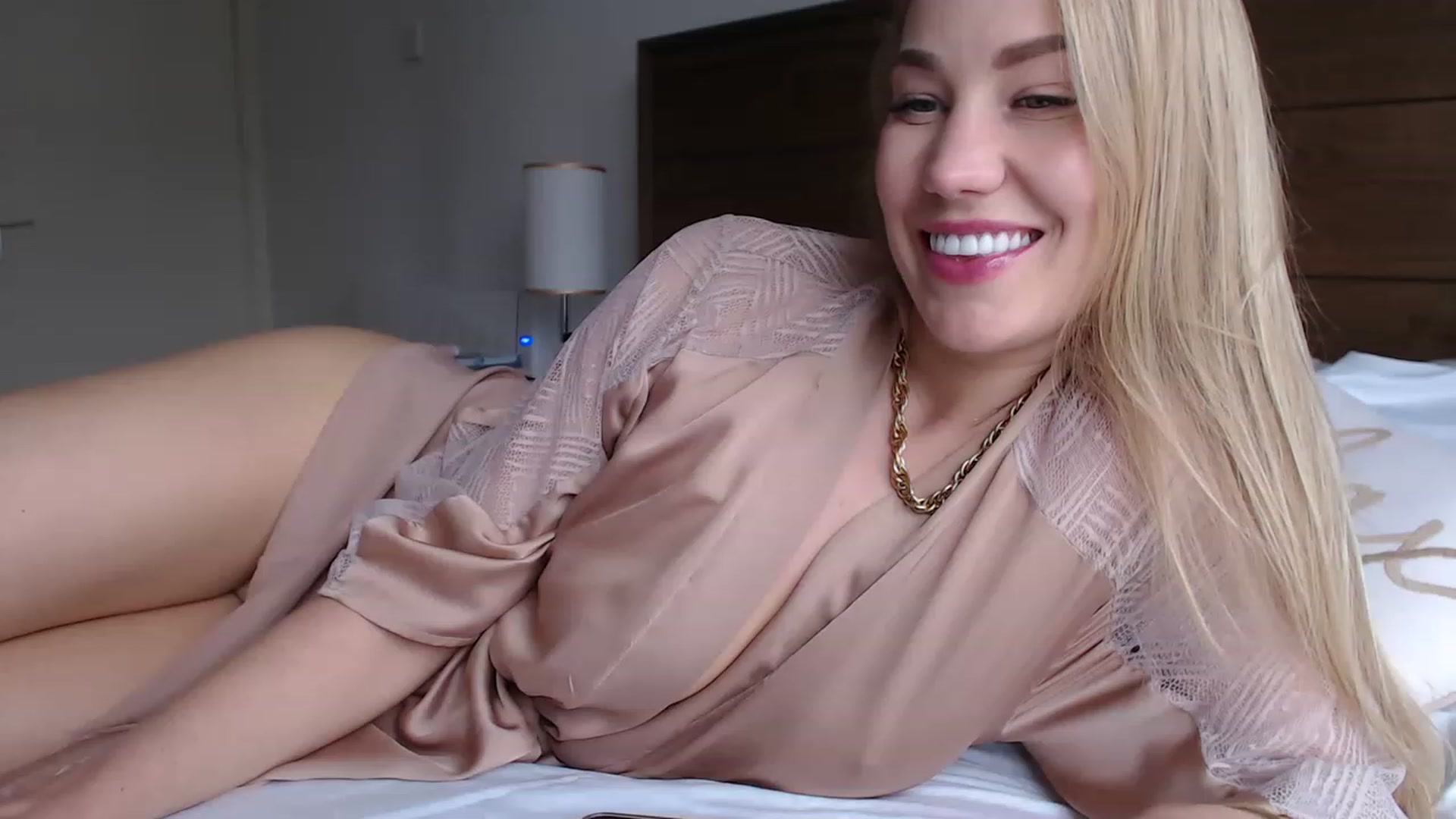 Gallery image thumbnail from MiroNika's myfreecams stream on, 04/27/2023, 16:22 image 17 of 20