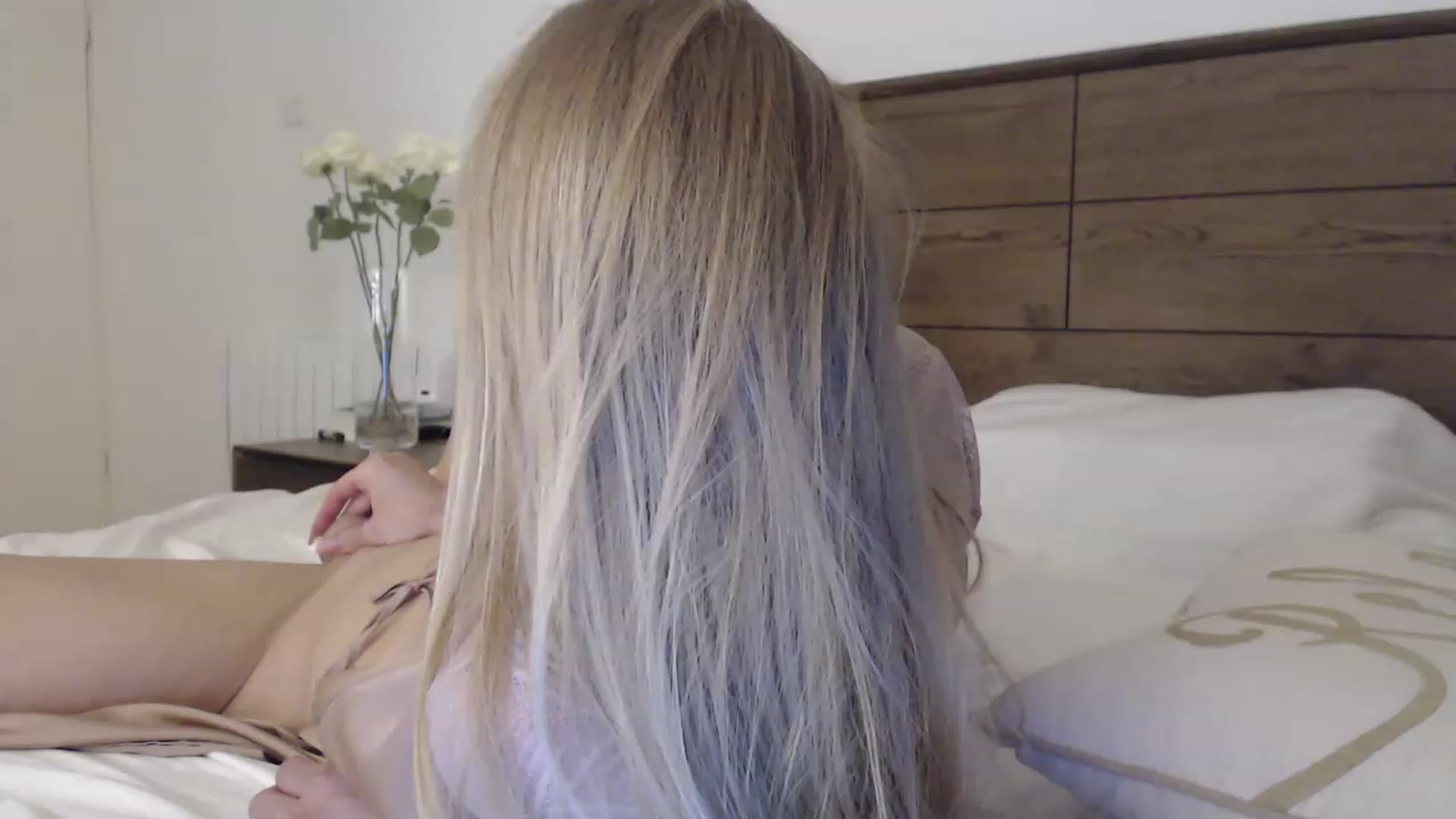 Gallery image thumbnail from MiroNika's myfreecams stream on, 05/21/2023, 22:17 image 18 of 20