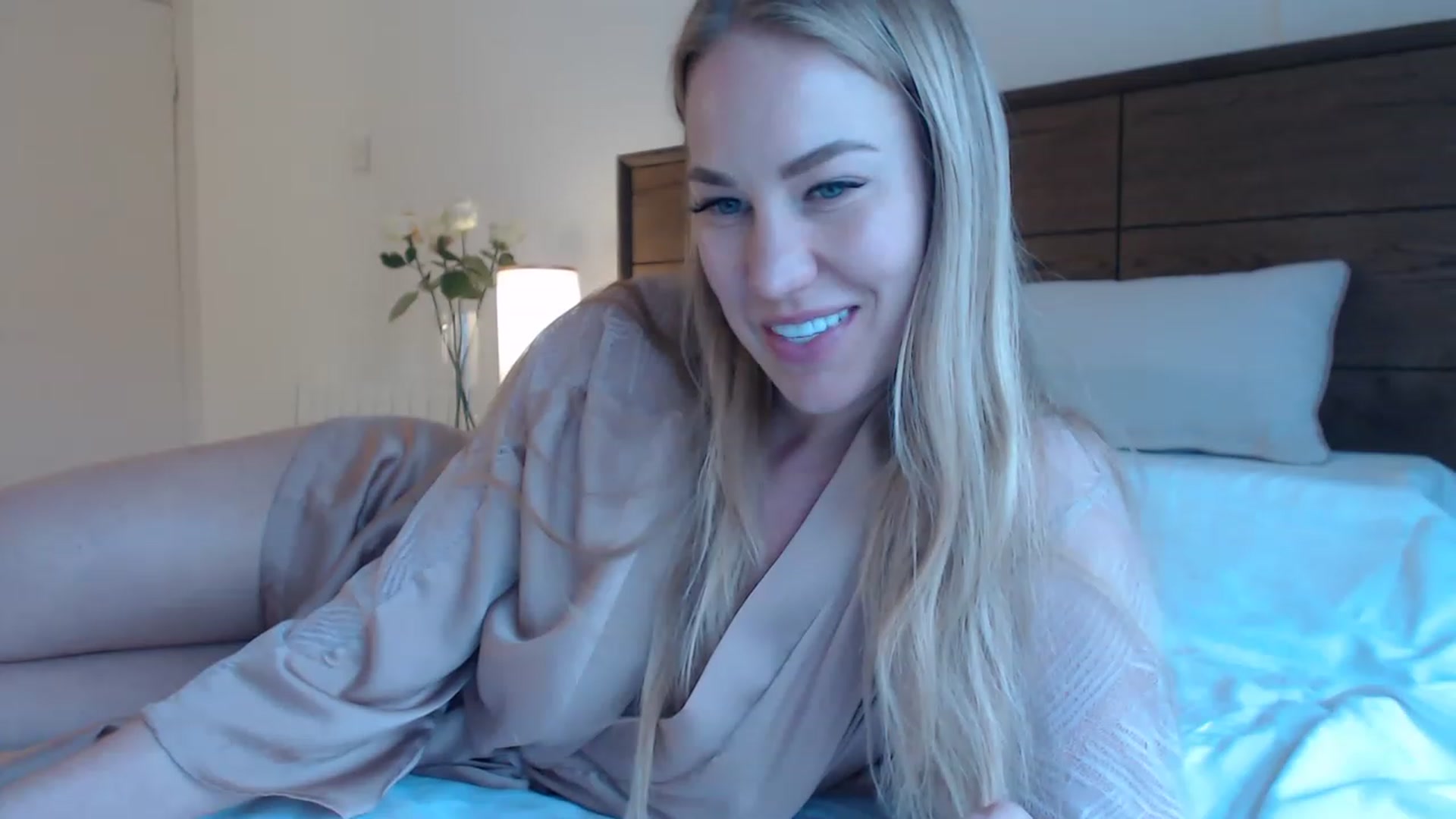 Gallery image thumbnail from MiroNika's myfreecams stream on, 05/25/2023, 19:52 image 20 of 20