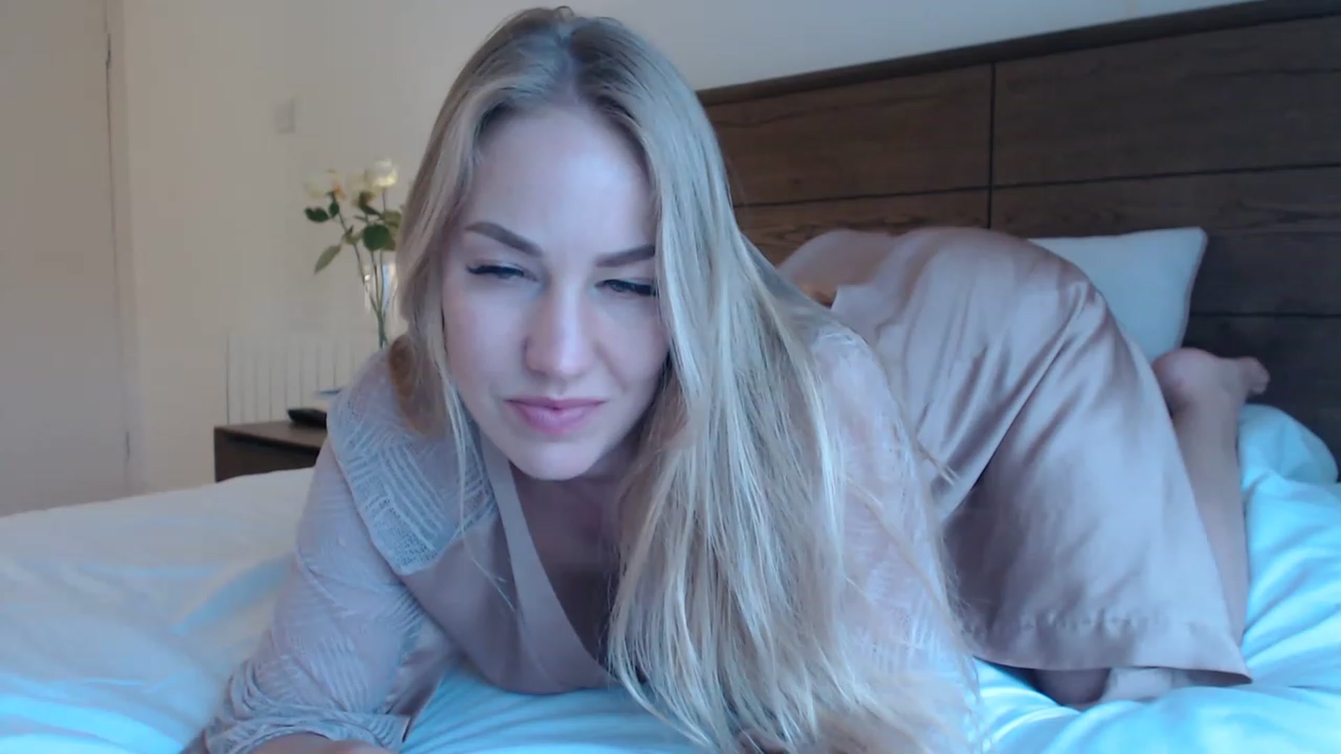 Gallery image thumbnail from MiroNika's myfreecams stream on, 05/25/2023, 19:52 image 15 of 20