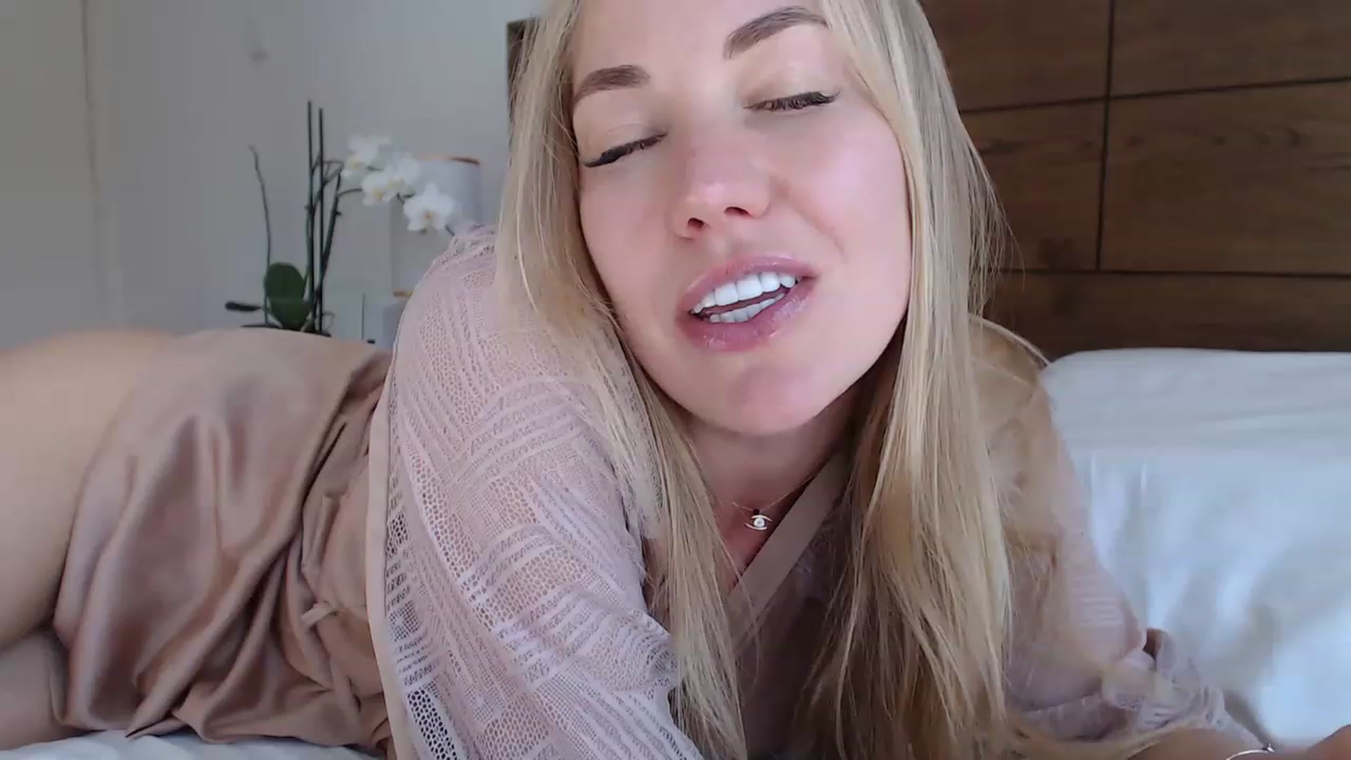 Gallery image thumbnail from MiroNika's myfreecams stream on, 06/02/2023, 16:10 image 17 of 20