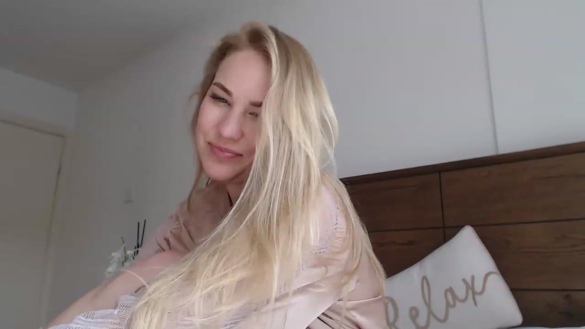 Gallery image thumbnail from MiroNika's myfreecams stream on, 06/09/2023, 15:36 image 18 of 20