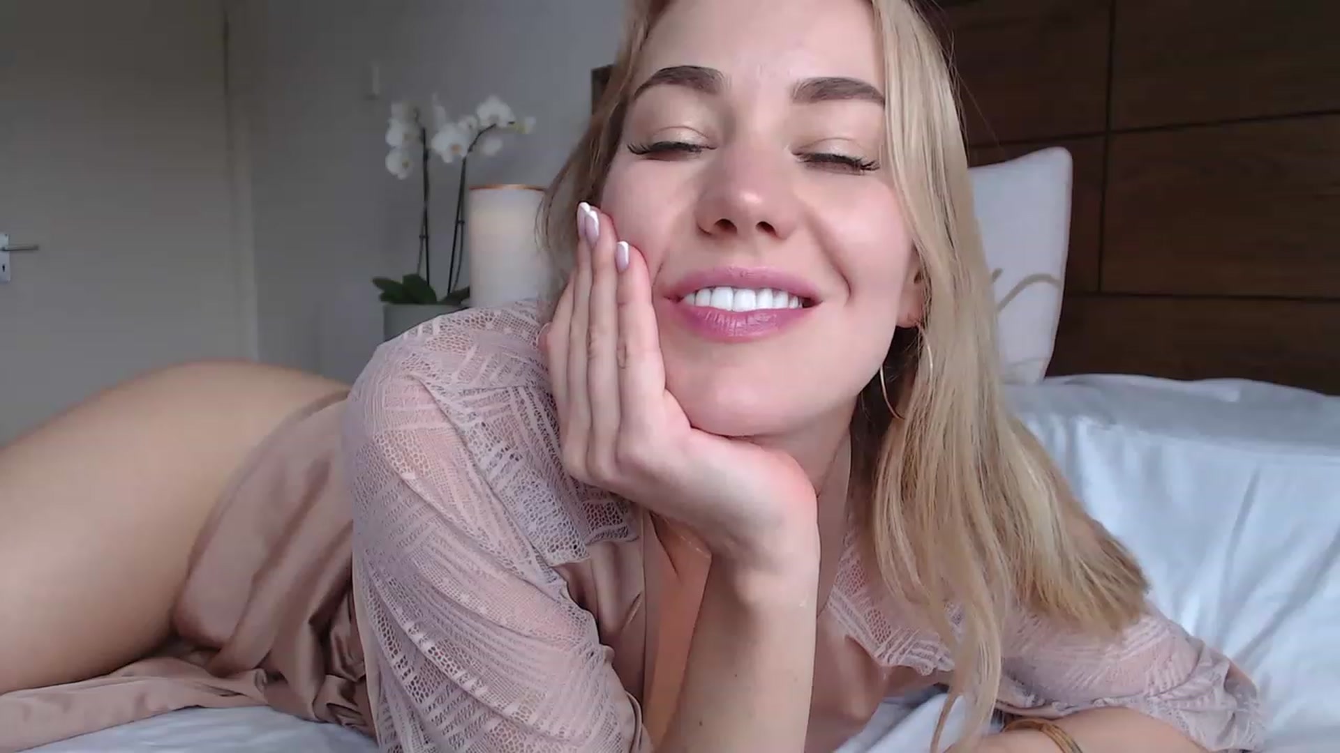 Gallery image thumbnail from MiroNika's myfreecams stream on, 07/27/2023, 13:54 image 11 of 20