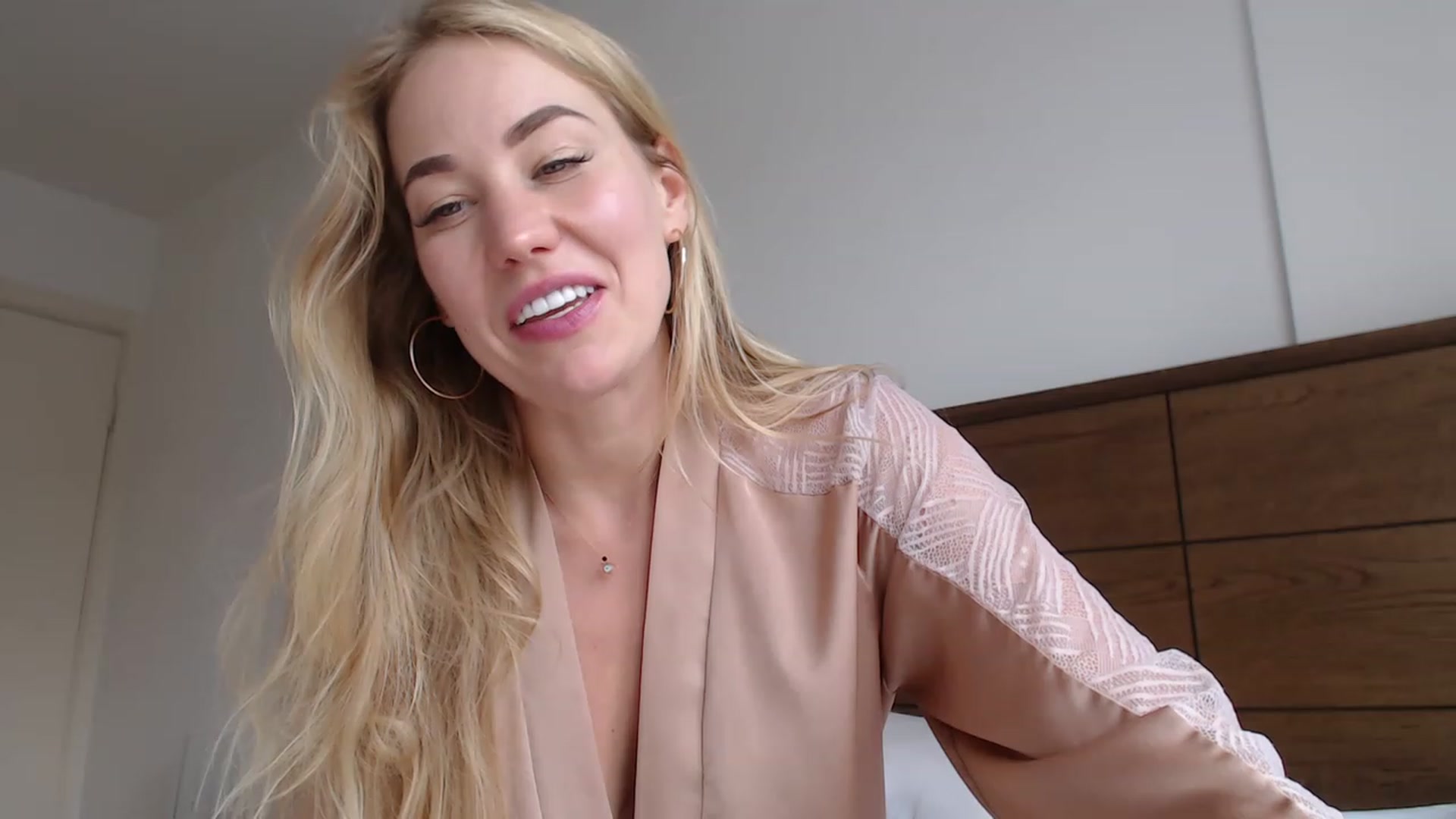 Gallery image thumbnail from MiroNika's myfreecams stream on, 07/27/2023, 15:27 image 13 of 20