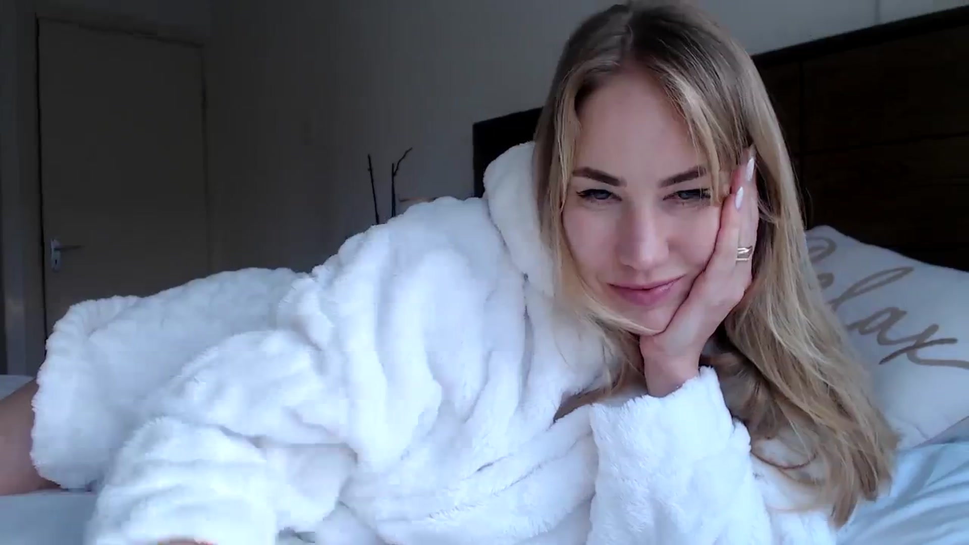 Gallery image thumbnail from MiroNika's myfreecams stream on, 11/02/2023, 16:23 image 4 of 20