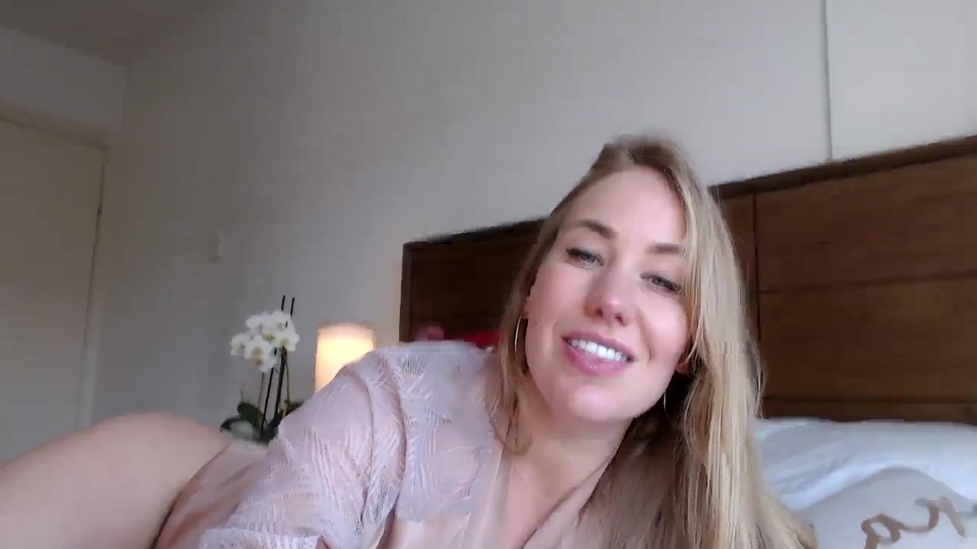 Gallery image thumbnail from MiroNika's myfreecams stream on, 11/03/2023, 15:37 image 8 of 20