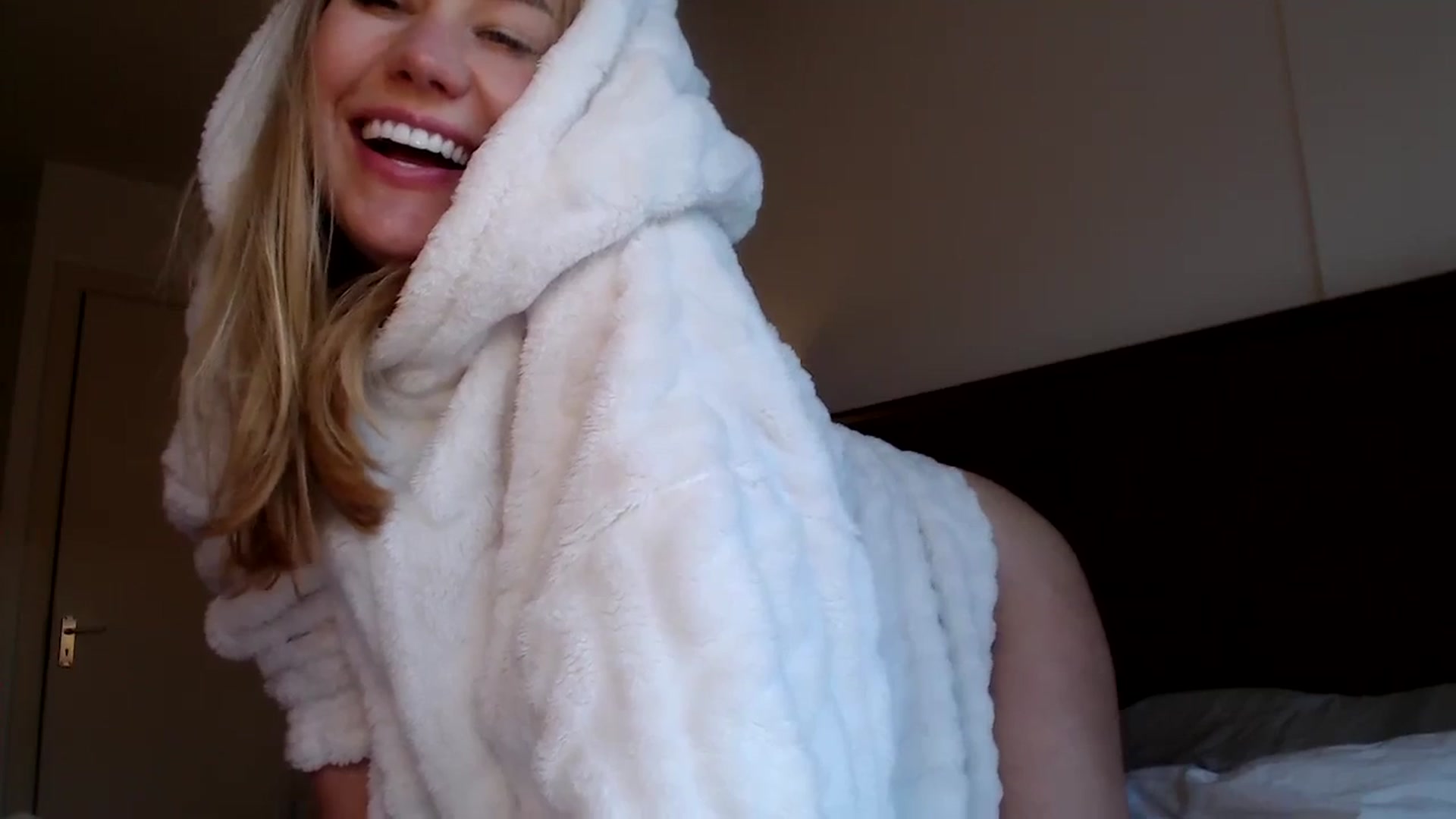 Gallery image thumbnail from MiroNika's myfreecams stream on, 11/07/2023, 17:36 image 8 of 20