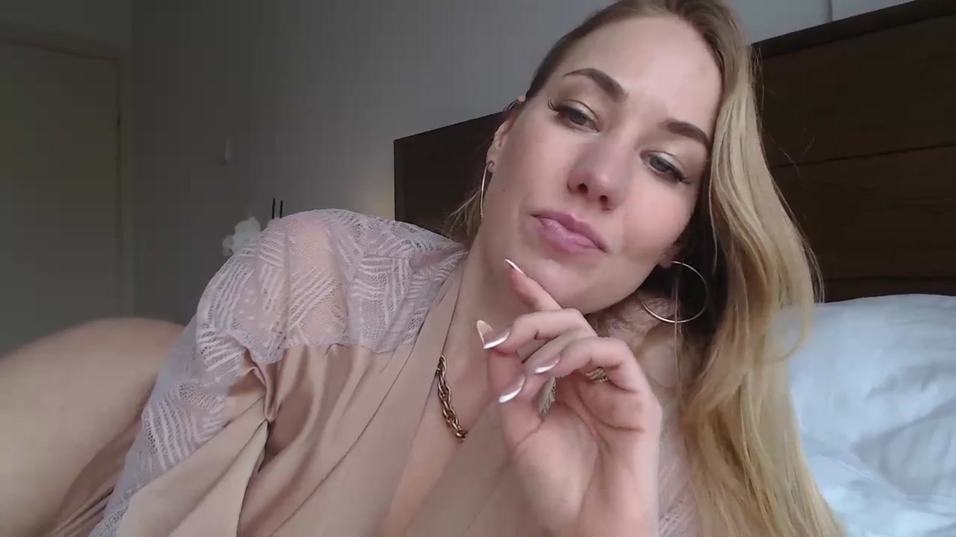 Gallery image thumbnail from MiroNika's myfreecams stream on, 02/02/2024, 14:54 image 13 of 20