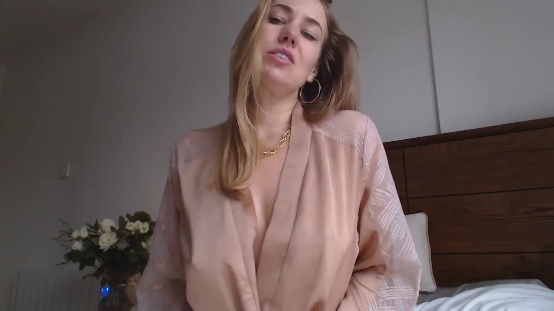 Gallery image thumbnail from MiroNika's myfreecams stream on, 02/13/2024, 17:17 image 16 of 20