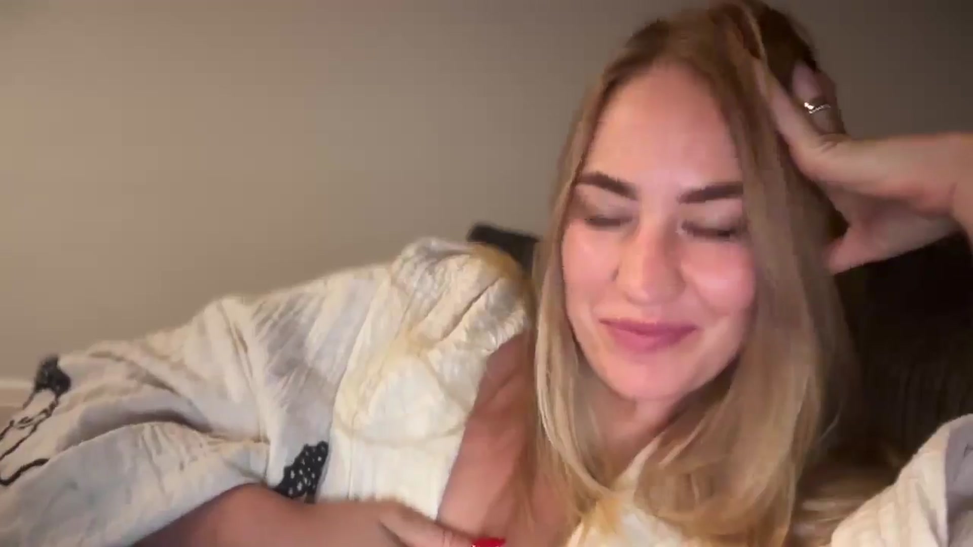 Gallery image thumbnail from MiroNika's myfreecams stream on, 03/08/2025, 10:15 image 12 of 20