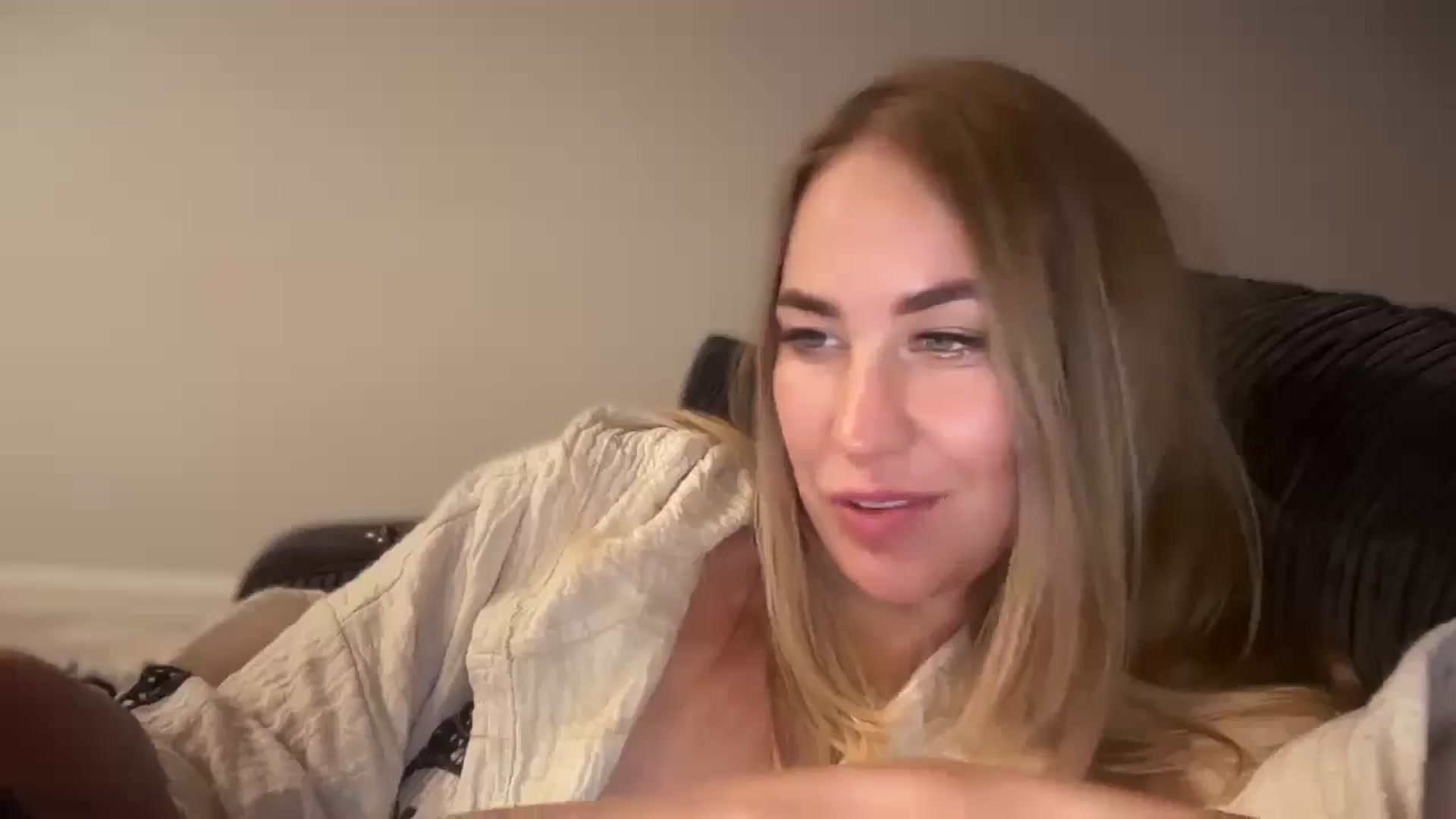 Gallery image thumbnail from MiroNika's myfreecams stream on, 03/08/2025, 10:15 image 15 of 20