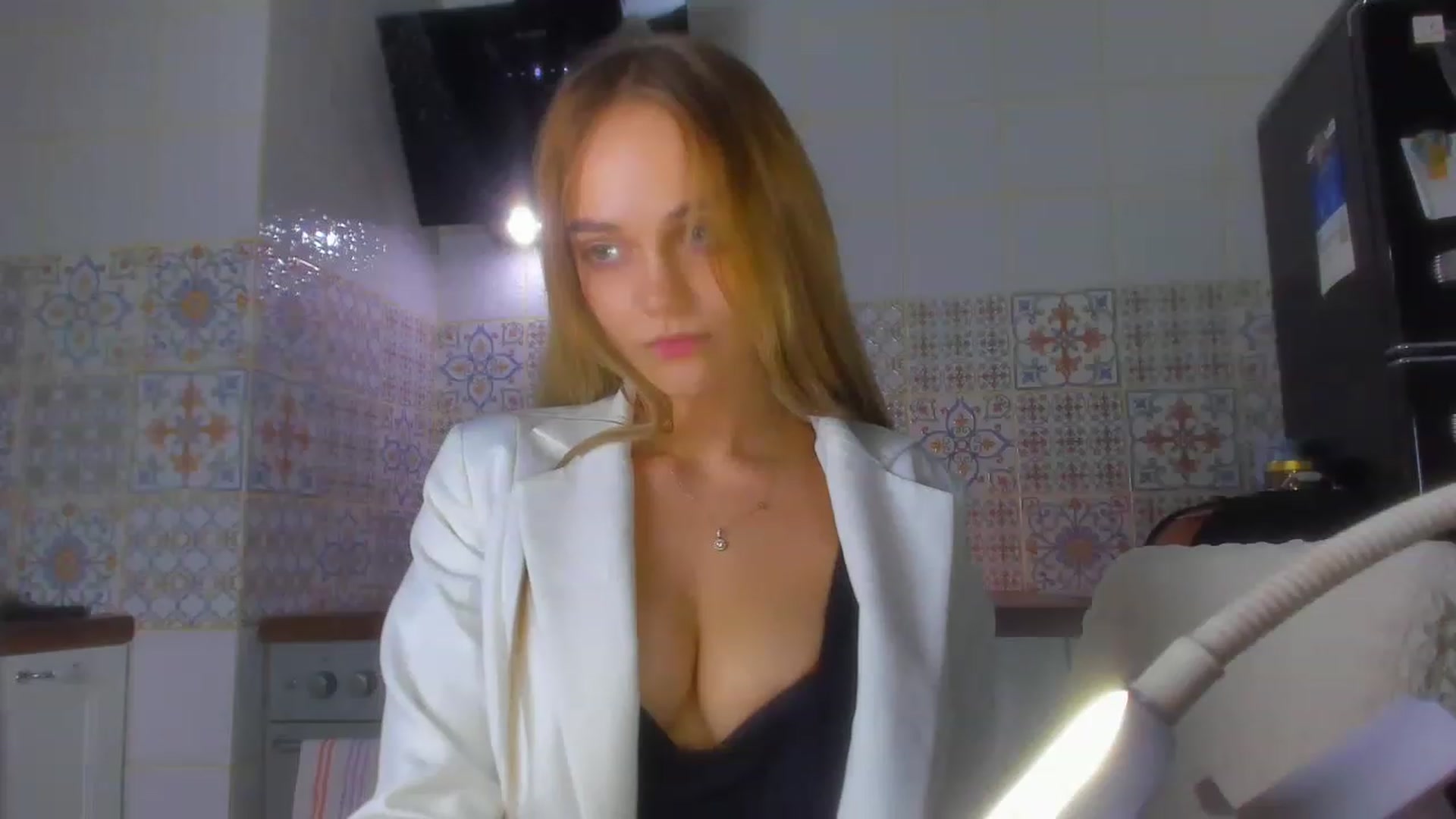 Gallery image thumbnail from MiroSlavaaa's myfreecams stream on, 11/20/2022, 21:33 image 18 of 20