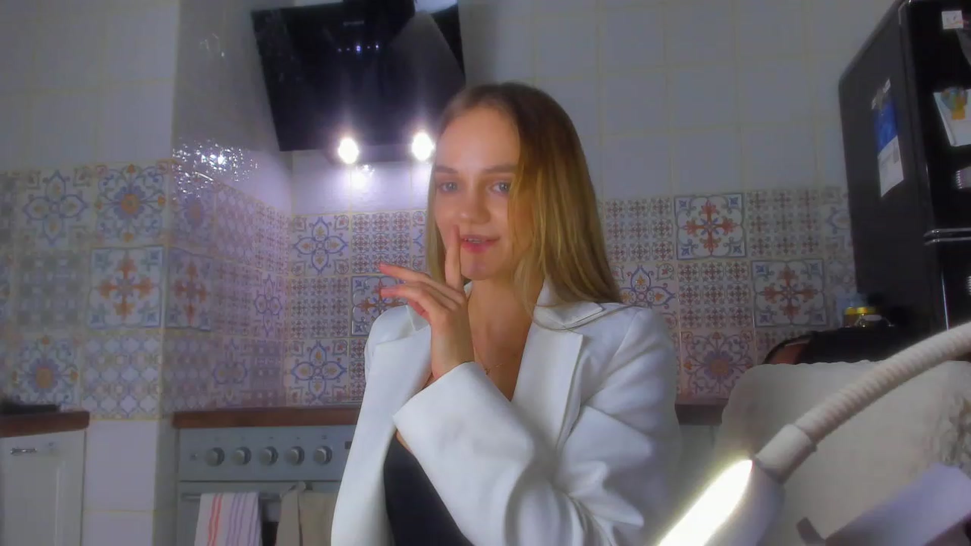 Gallery image thumbnail from MiroSlavaaa's myfreecams stream on, 11/20/2022, 21:33 image 19 of 20