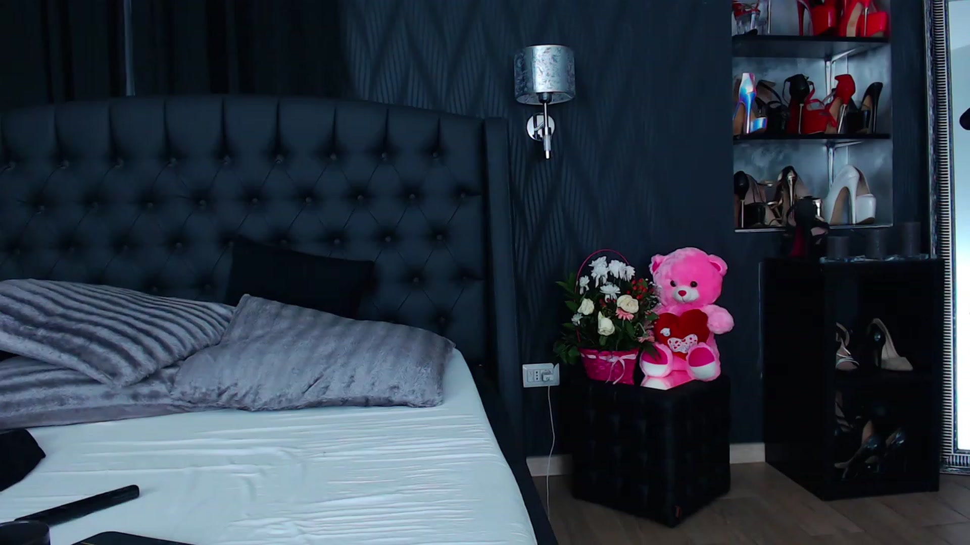 Gallery image thumbnail from MirrembeX's myfreecams stream on, 03/13/2023, 24:01 image 5 of 20
