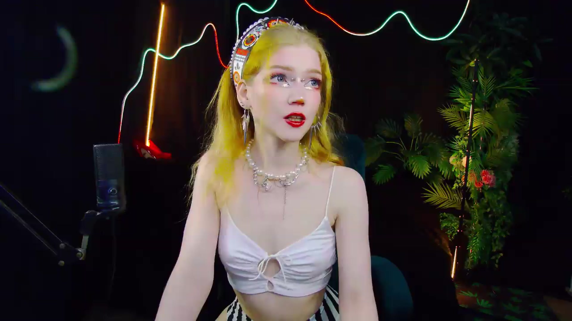 Gallery image thumbnail from MisaMisaAmane's myfreecams stream on, 06/24/2026, 19:38 image 3 of 20