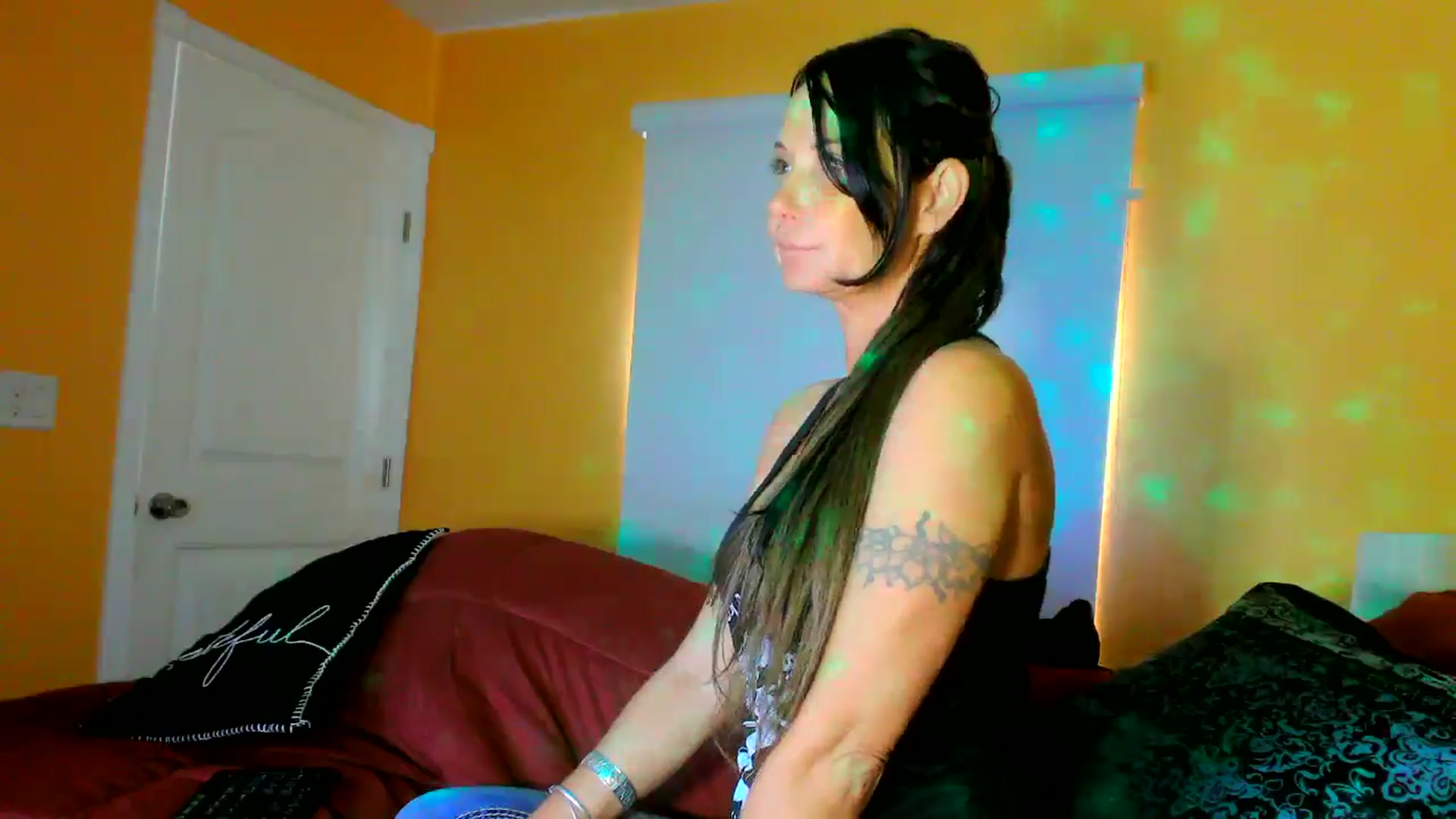 Gallery image thumbnail from MisfitToyClub's myfreecams stream on, 12/23/2024, 23:57 image 8 of 20