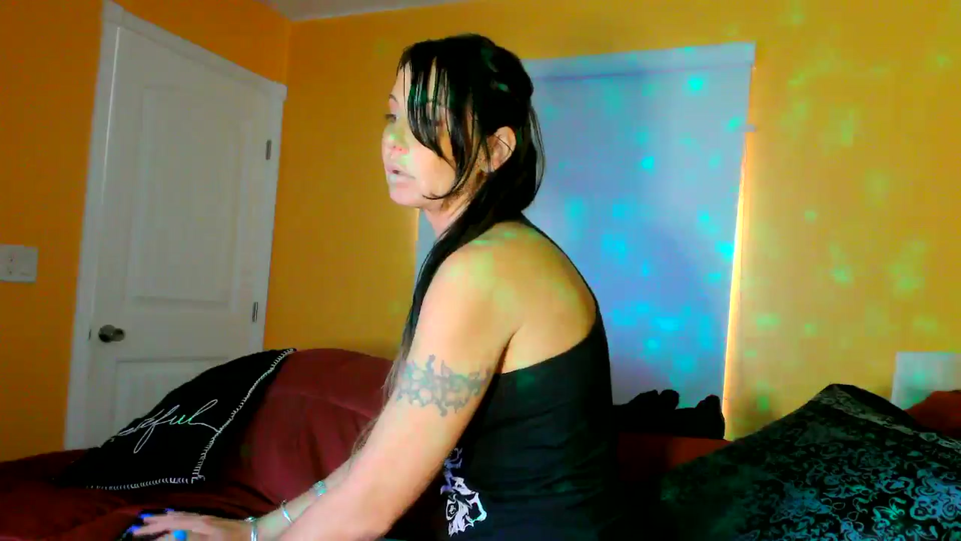 Gallery image thumbnail from MisfitToyClub's myfreecams stream on, 12/23/2024, 23:57 image 14 of 20