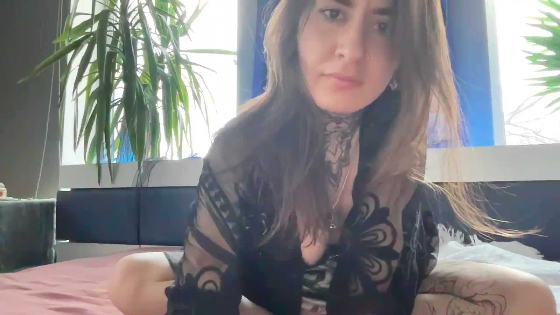 Gallery image thumbnail from MishaCheyenne's myfreecams stream on, 12/18/2024, 06:38 image 15 of 20