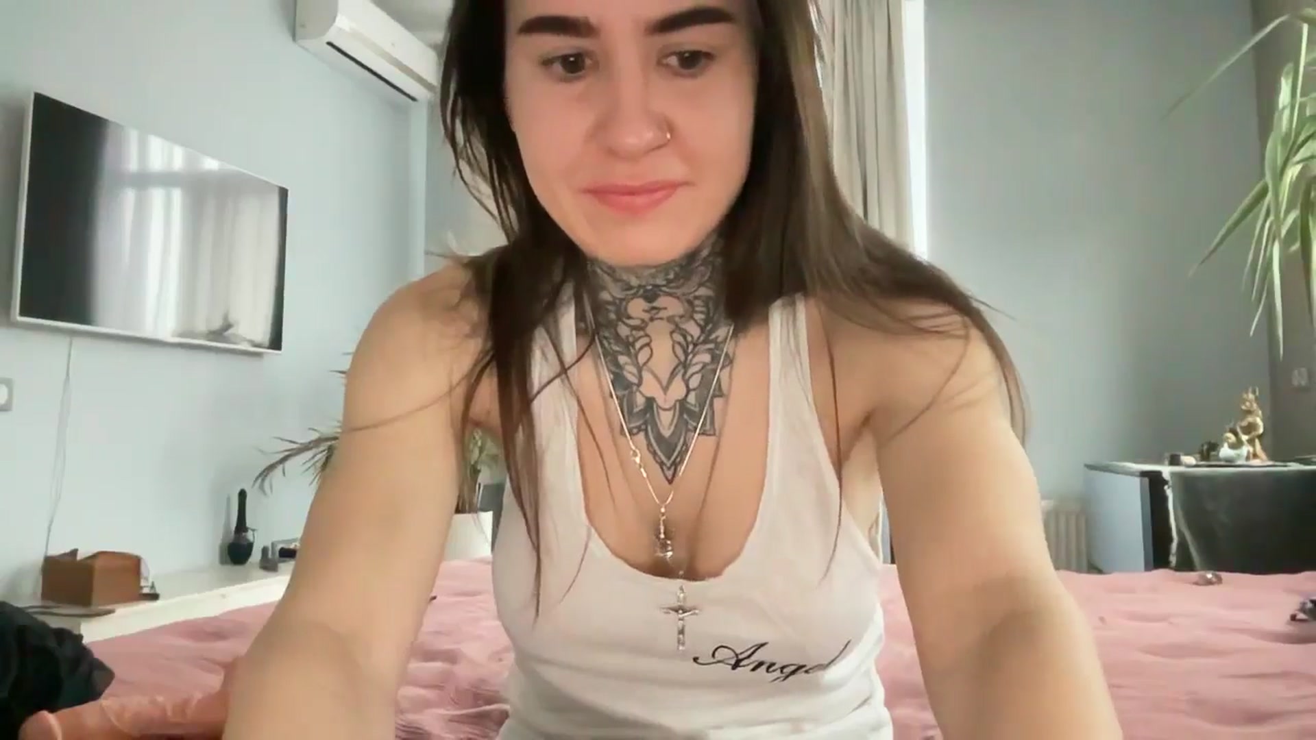 Gallery image thumbnail from MishaCheyenne's myfreecams stream on, 01/03/2025, 08:28 image 8 of 20