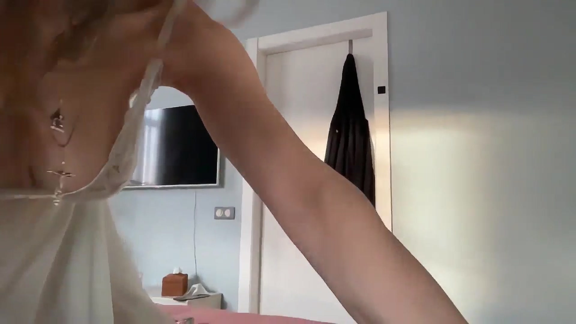 Gallery image thumbnail from MishaCheyenne's myfreecams stream on, 01/08/2025, 07:40 image 14 of 20