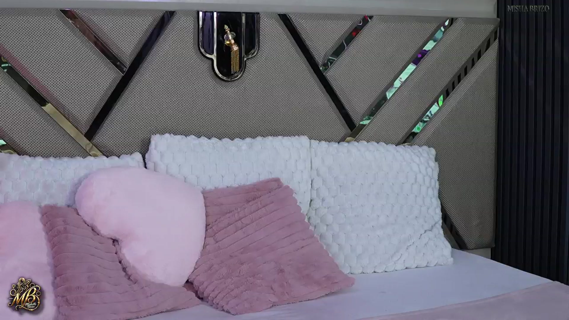 Gallery image thumbnail from MishelleBrizo's myfreecams stream on, 02/14/2026, 10:41 image 18 of 20