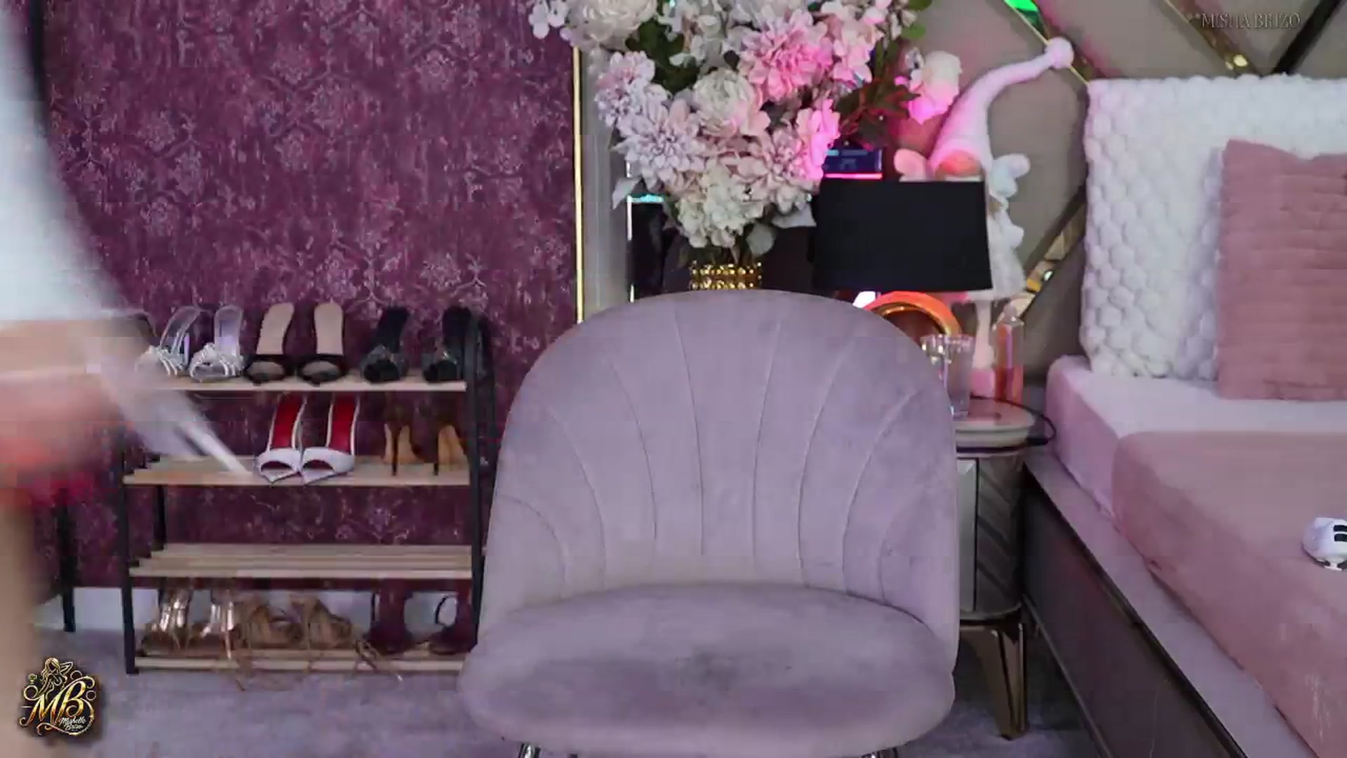 Gallery image thumbnail from MishelleBrizo's myfreecams stream on, 04/01/2026, 10:21 image 11 of 20
