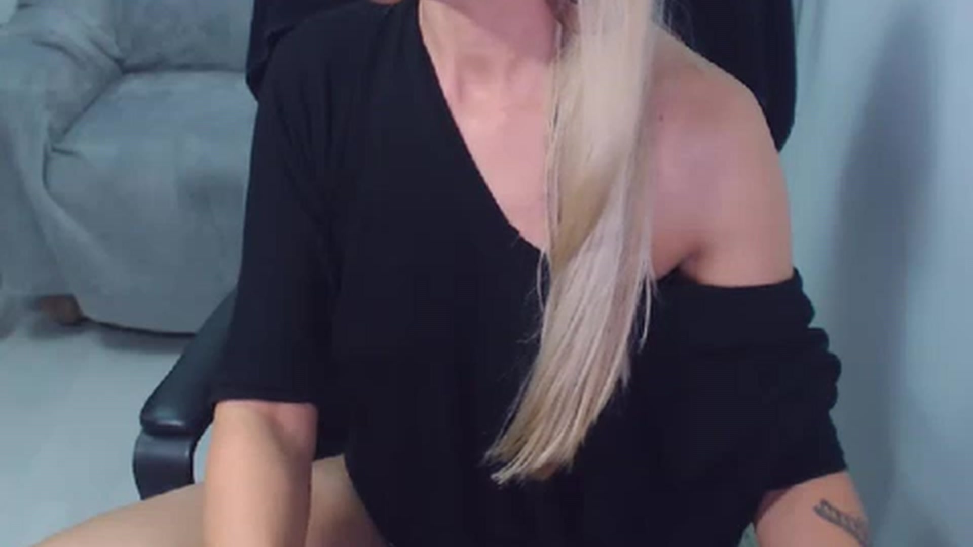 Gallery image thumbnail from MissAdictive's myfreecams stream on, 11/20/2022, 24:53 image 15 of 20