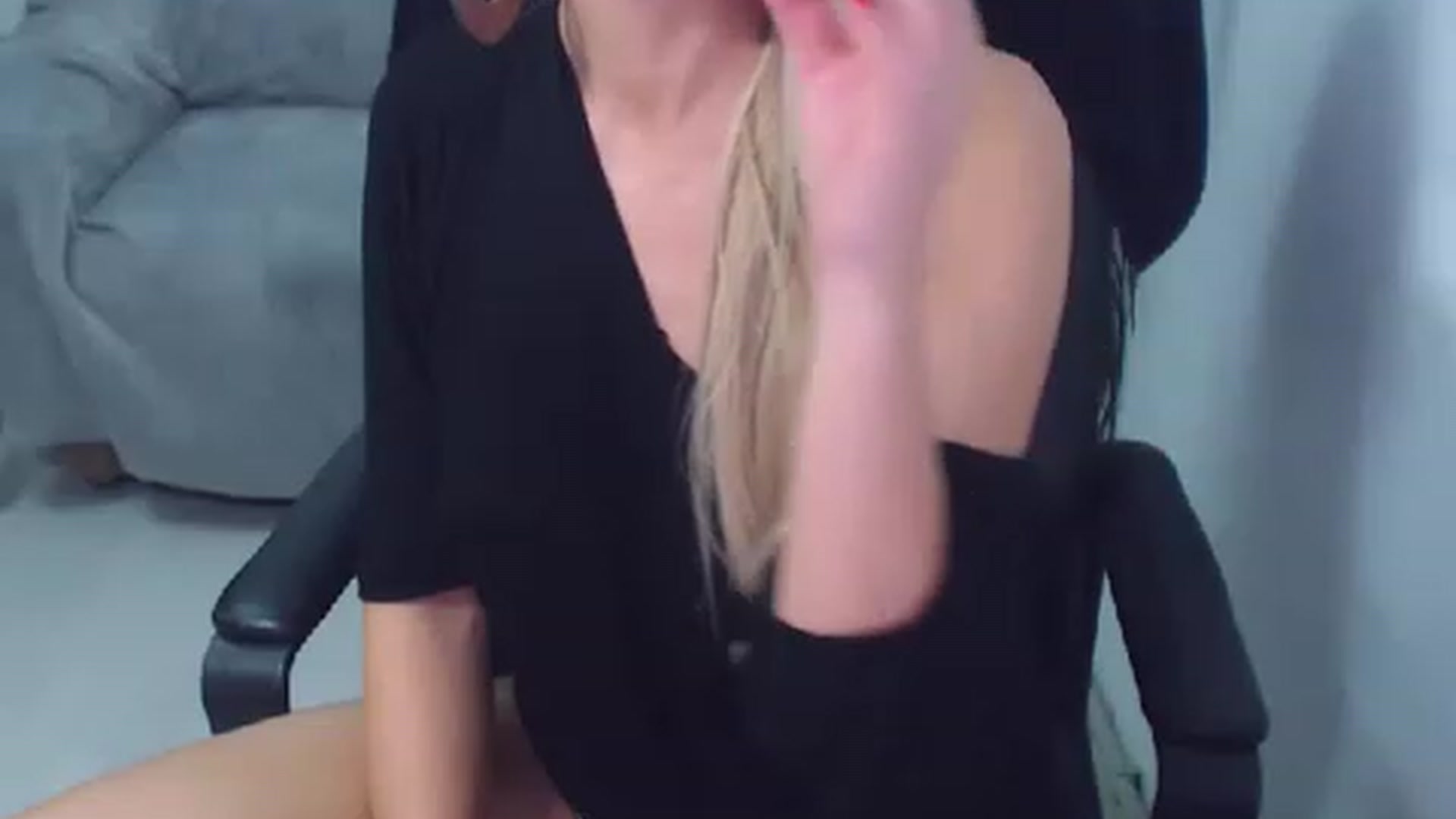 Gallery image thumbnail from MissAdictive's myfreecams stream on, 11/20/2022, 24:53 image 14 of 20