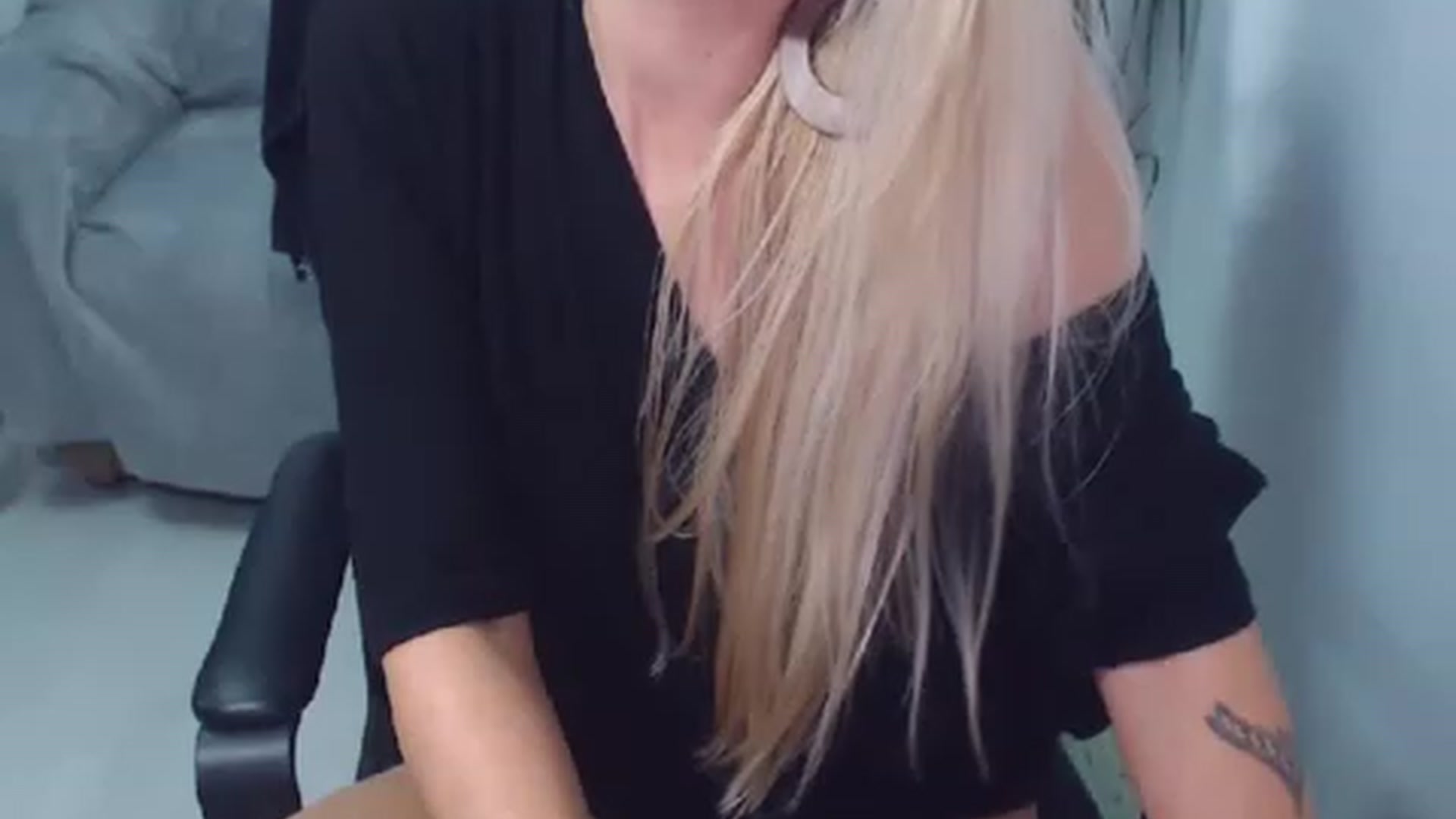 Gallery image thumbnail from MissAdictive's myfreecams stream on, 11/20/2022, 24:53 image 17 of 20