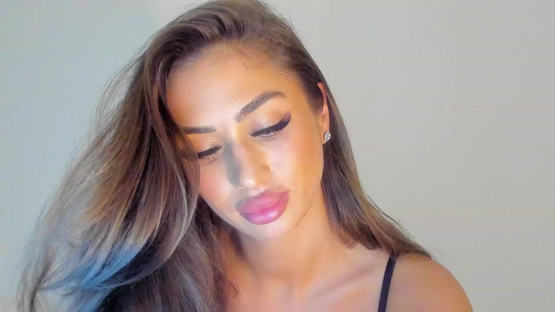Gallery image thumbnail from MissAisha_'s myfreecams stream on, 01/27/2023, 13:27 image 8 of 20