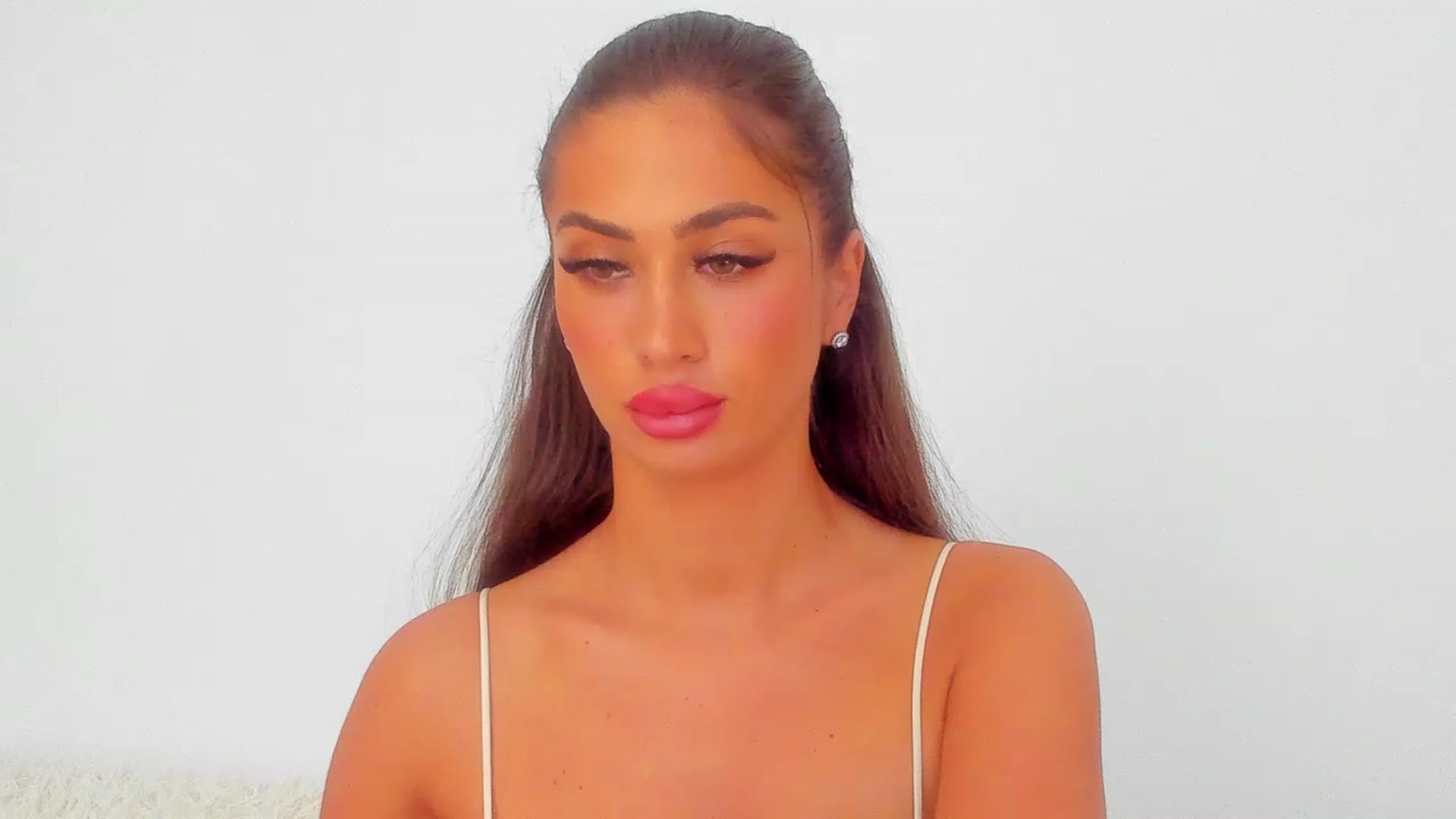 Gallery image thumbnail from MissAisha_'s myfreecams stream on, 01/30/2023, 09:36 image 12 of 20
