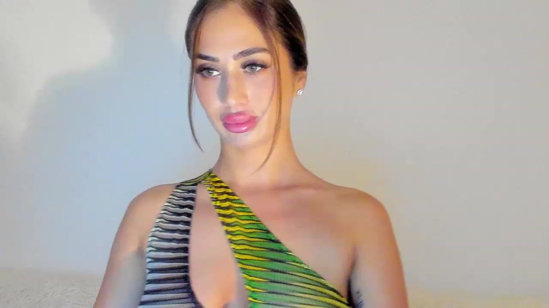 Gallery image thumbnail from MissAisha_'s myfreecams stream on, 02/05/2023, 17:38 image 10 of 20