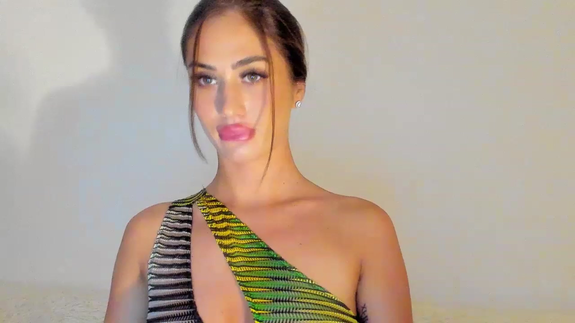 Gallery image thumbnail from MissAisha_'s myfreecams stream on, 02/05/2023, 17:38 image 9 of 20
