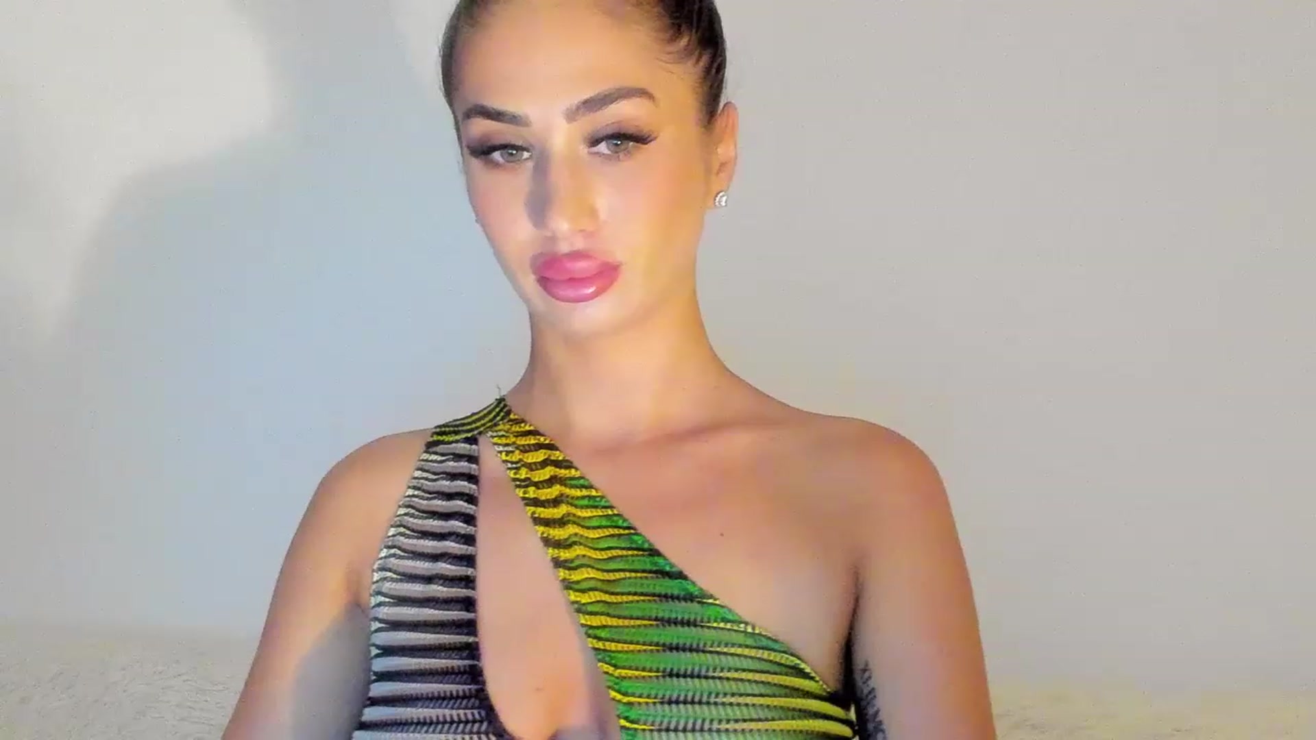 Gallery image thumbnail from MissAisha_'s myfreecams stream on, 02/05/2023, 17:38 image 17 of 20