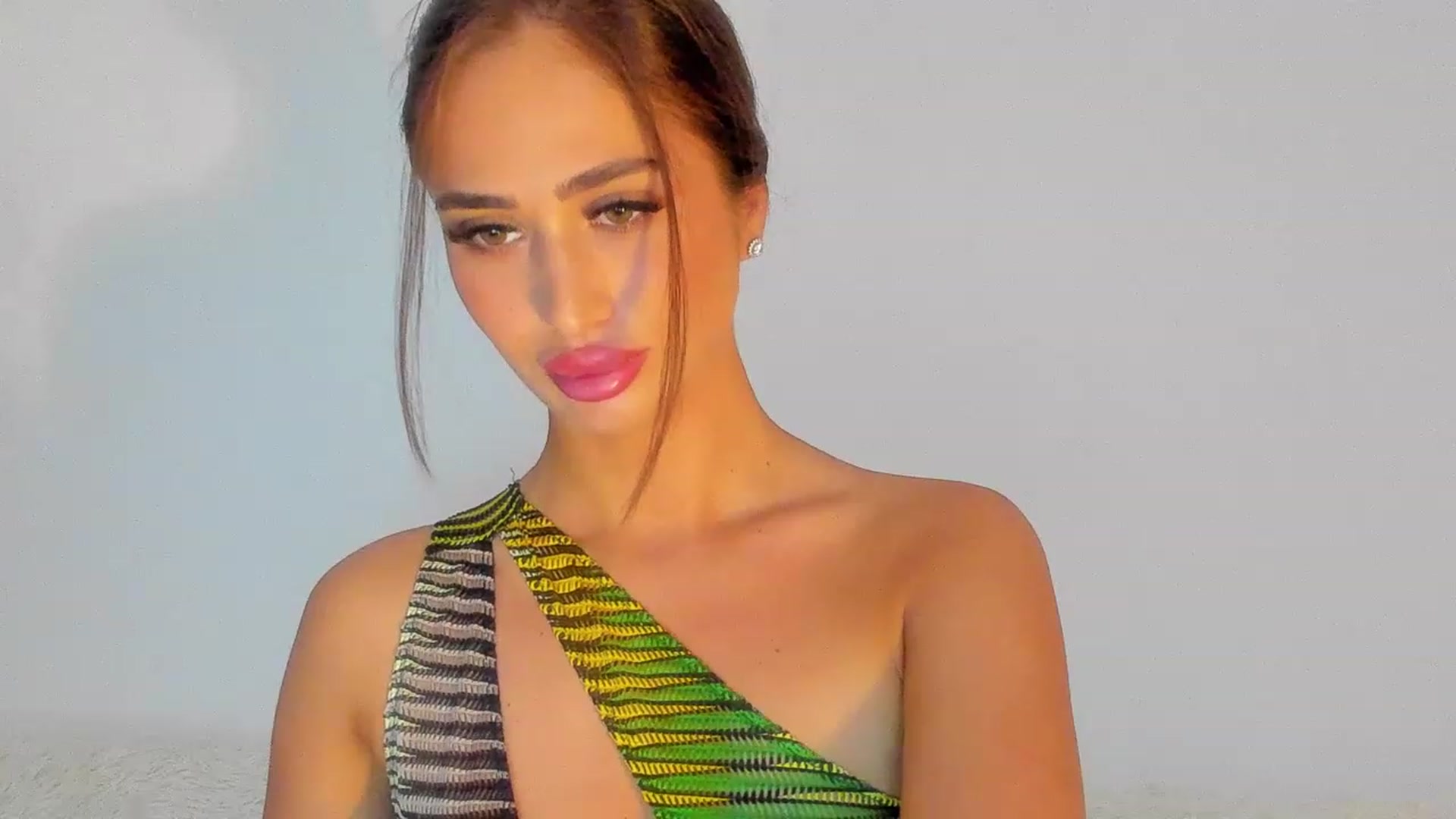 Gallery image thumbnail from MissAisha_'s myfreecams stream on, 02/05/2023, 17:38 image 5 of 20