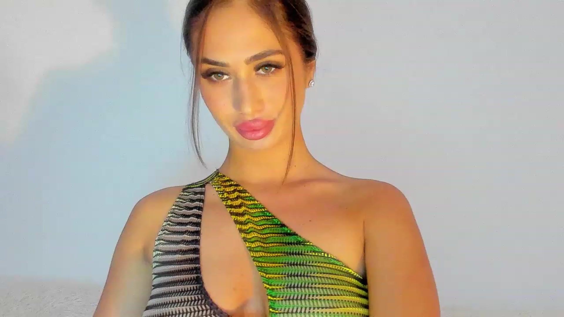 Gallery image thumbnail from MissAisha_'s myfreecams stream on, 02/05/2023, 17:38 image 13 of 20