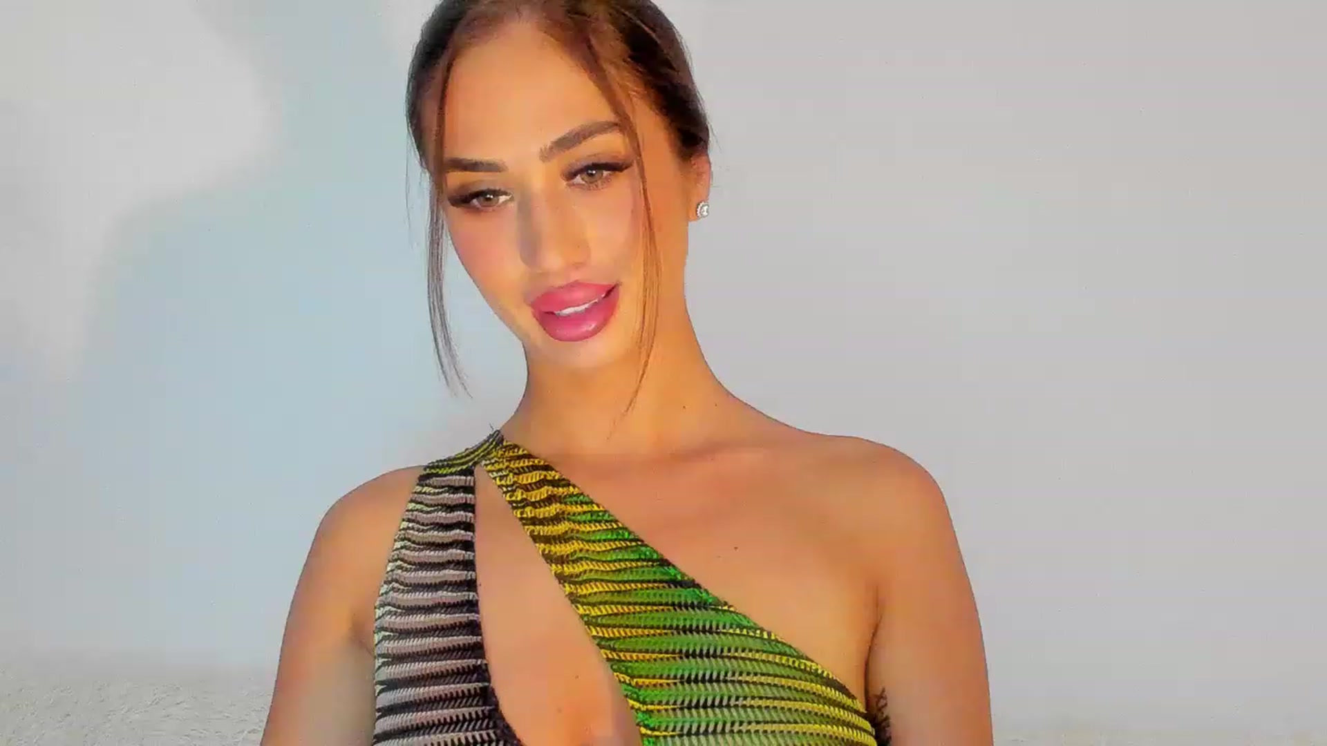 Gallery image thumbnail from MissAisha_'s myfreecams stream on, 02/05/2023, 17:38 image 8 of 20