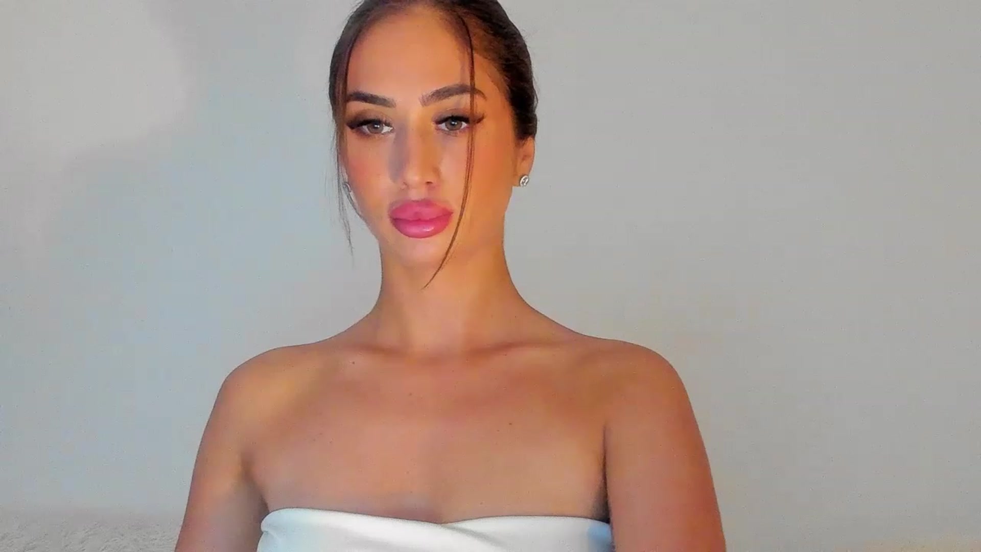 Gallery image thumbnail from MissAisha_'s myfreecams stream on, 02/06/2023, 10:16 image 9 of 20