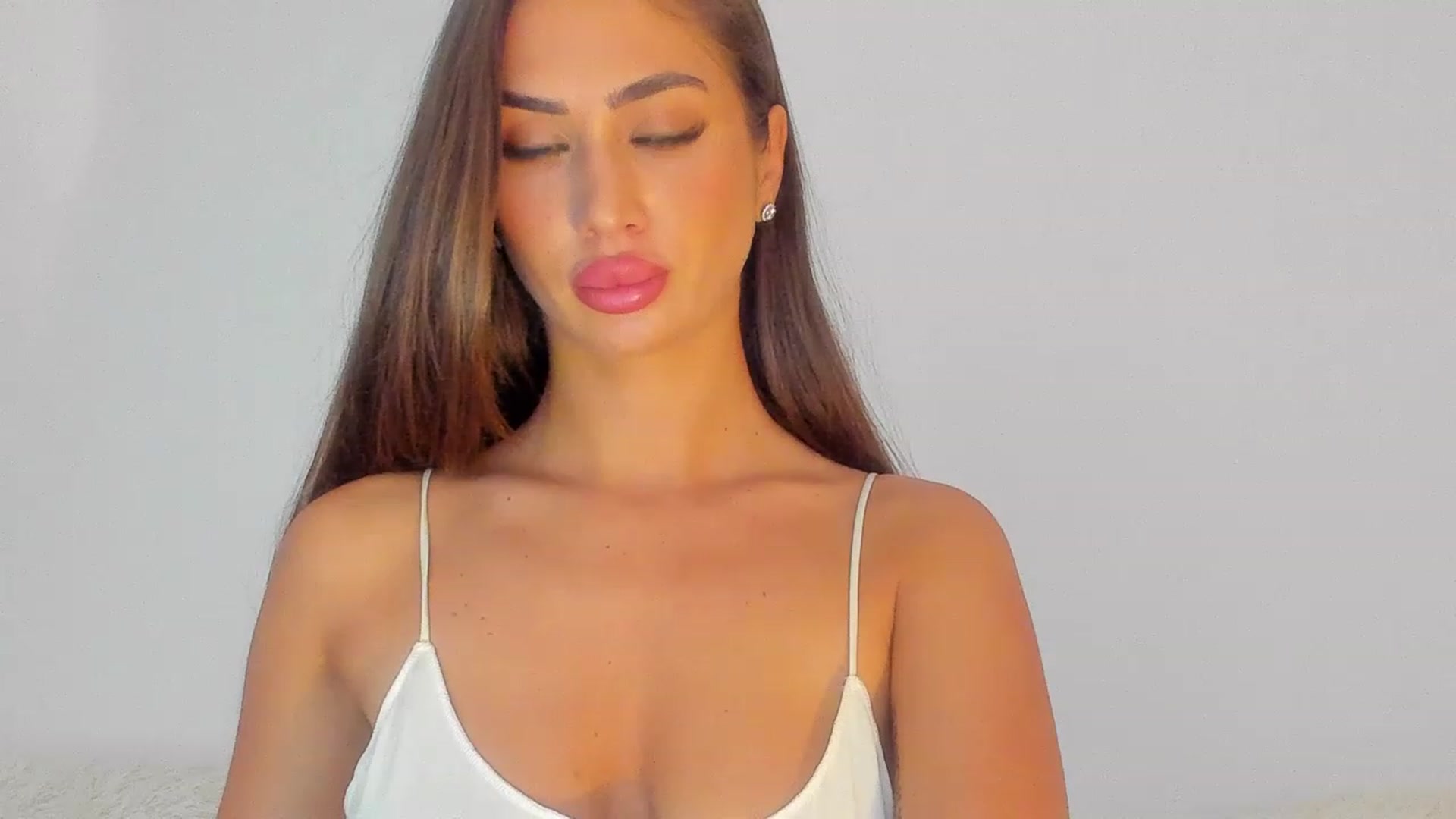 Gallery image thumbnail from MissAisha_'s myfreecams stream on, 02/06/2023, 10:16 image 4 of 20