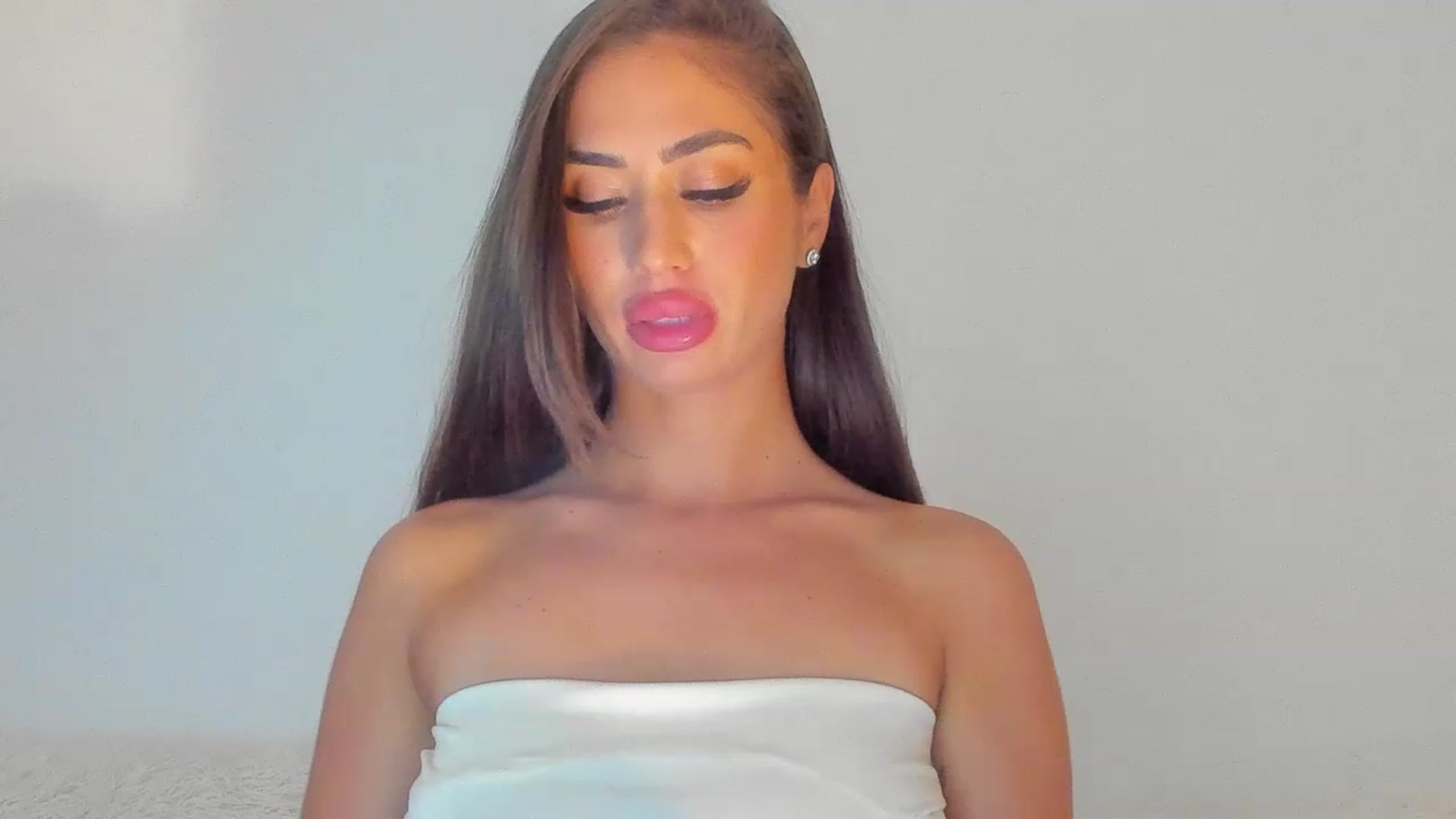 Gallery image thumbnail from MissAisha_'s myfreecams stream on, 02/06/2023, 10:16 image 15 of 20