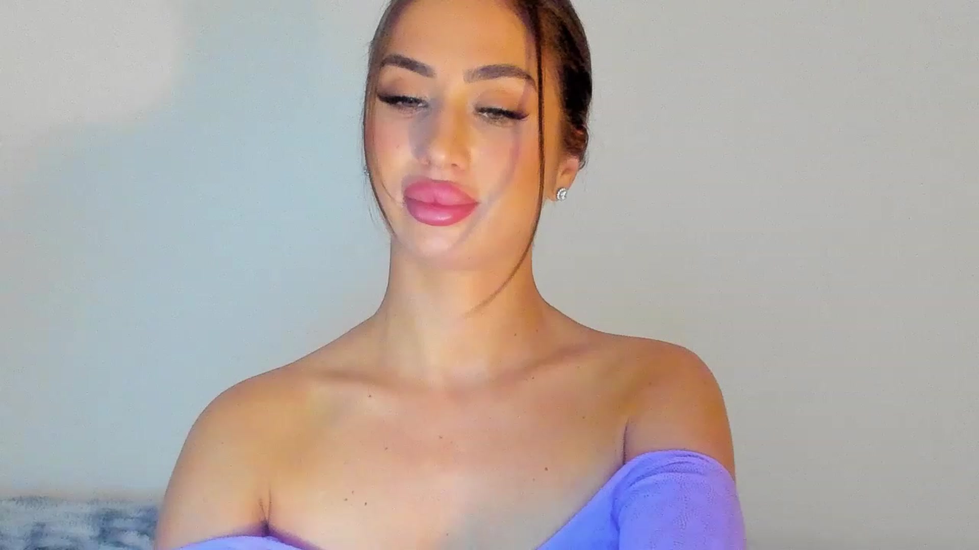 Gallery image thumbnail from MissAisha_'s myfreecams stream on, 02/10/2023, 13:15 image 5 of 20