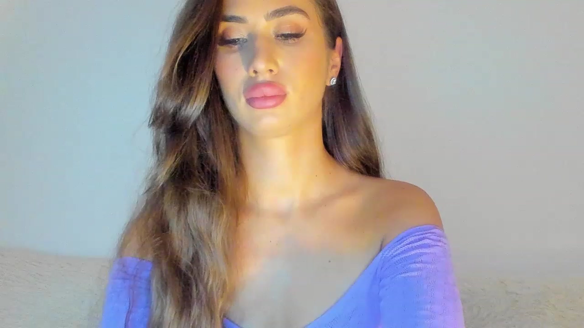 Gallery image thumbnail from MissAisha_'s myfreecams stream on, 02/17/2023, 16:31 image 6 of 20