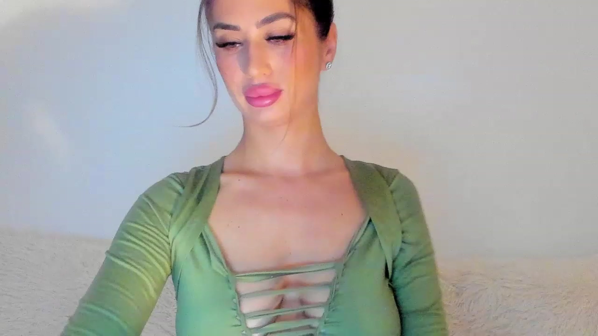Gallery image thumbnail from MissAisha_'s myfreecams stream on, 02/19/2023, 10:59 image 17 of 20
